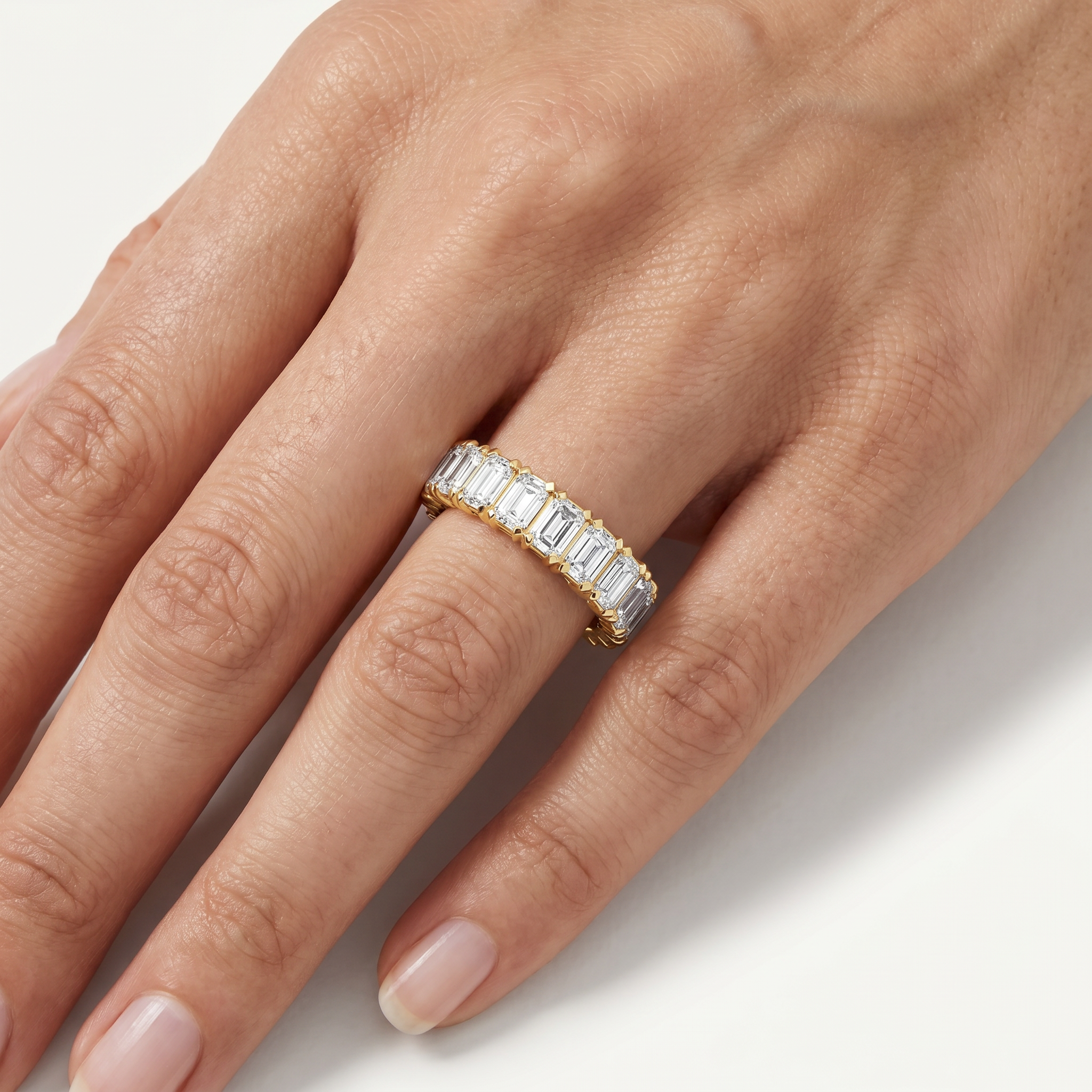 _lifestyle_image@SKU:T1731-NADE02000004Y #metal_14k-yellow-gold+origin_lab-grown+quality_ef-vs2+