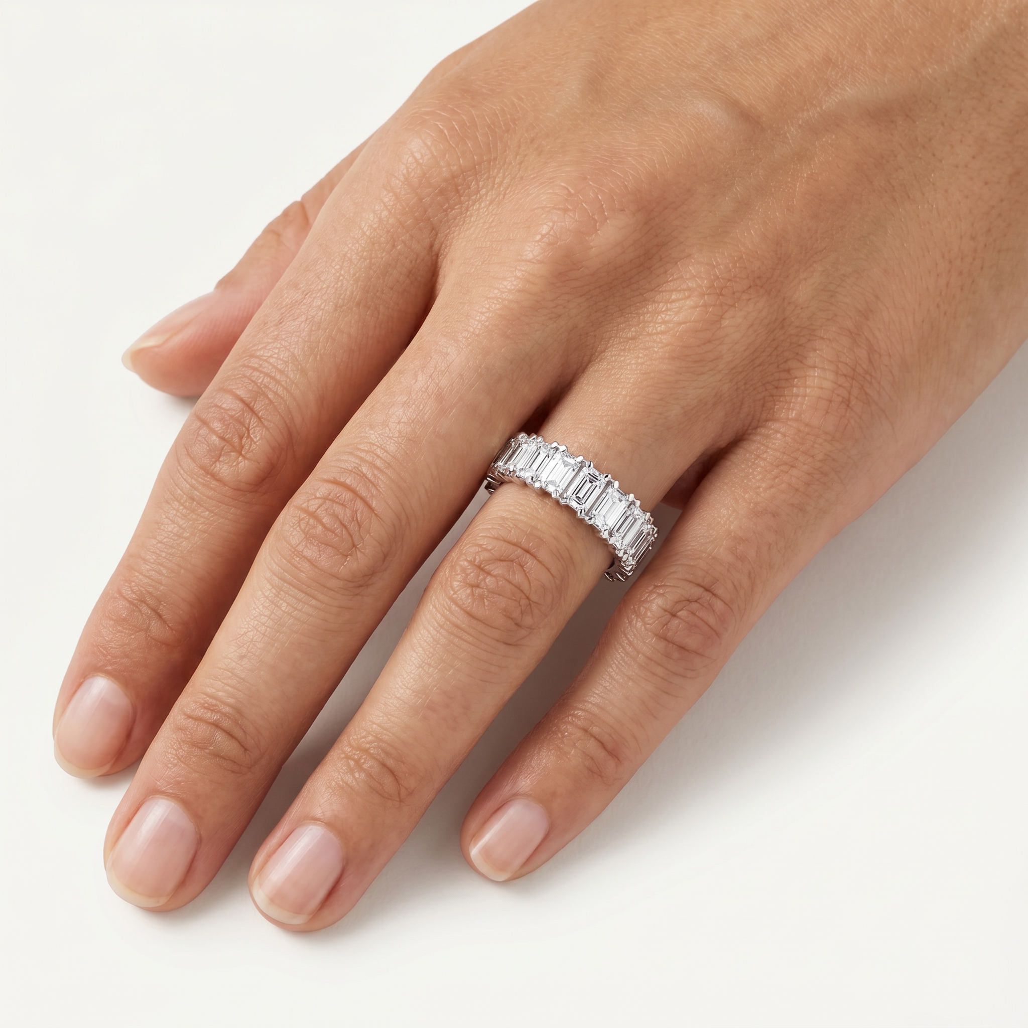 _lifestyle_image@SKU:T1731-NADE03120004W #metal_14k-white-gold+origin_lab-grown+quality_ef-vs2+