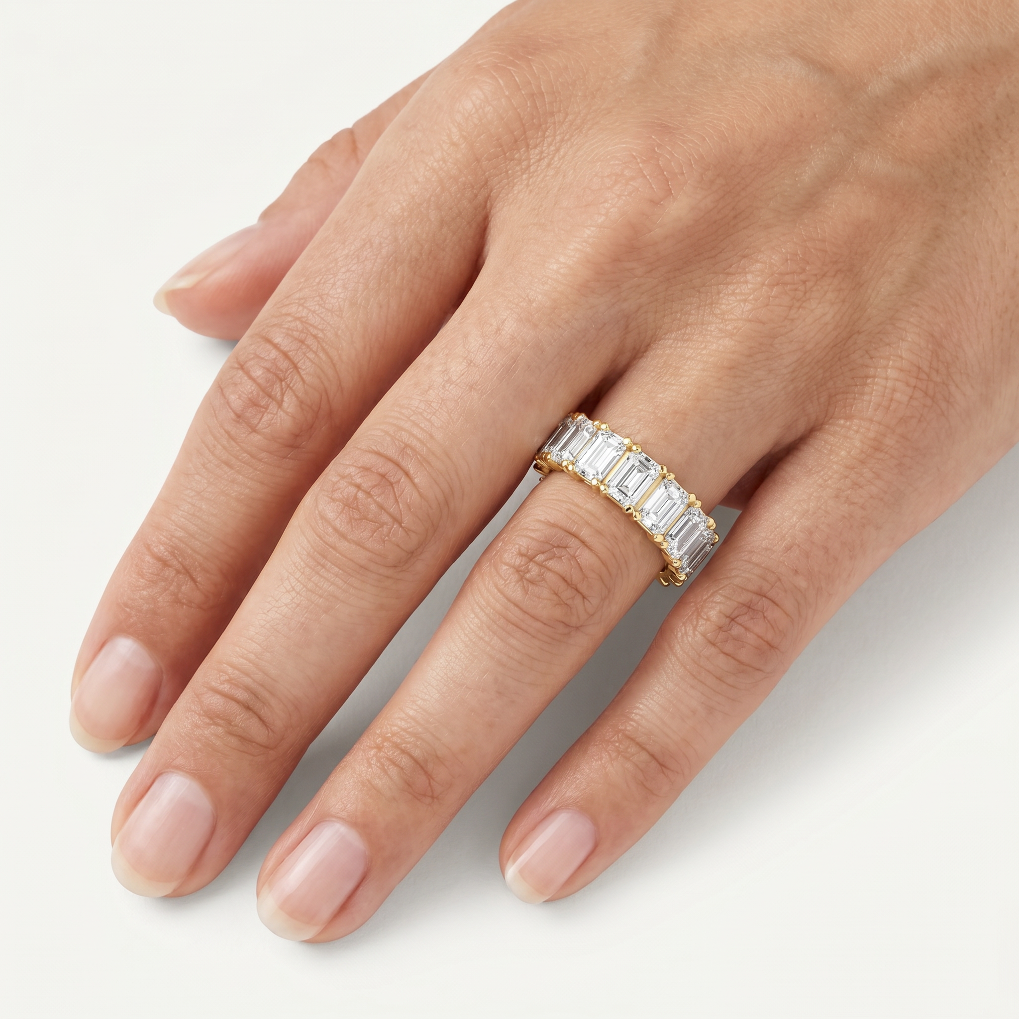 _lifestyle_image@SKU:T1731-NADE04140004Y #metal_14k-yellow-gold+origin_lab-grown+quality_ef-vs2+