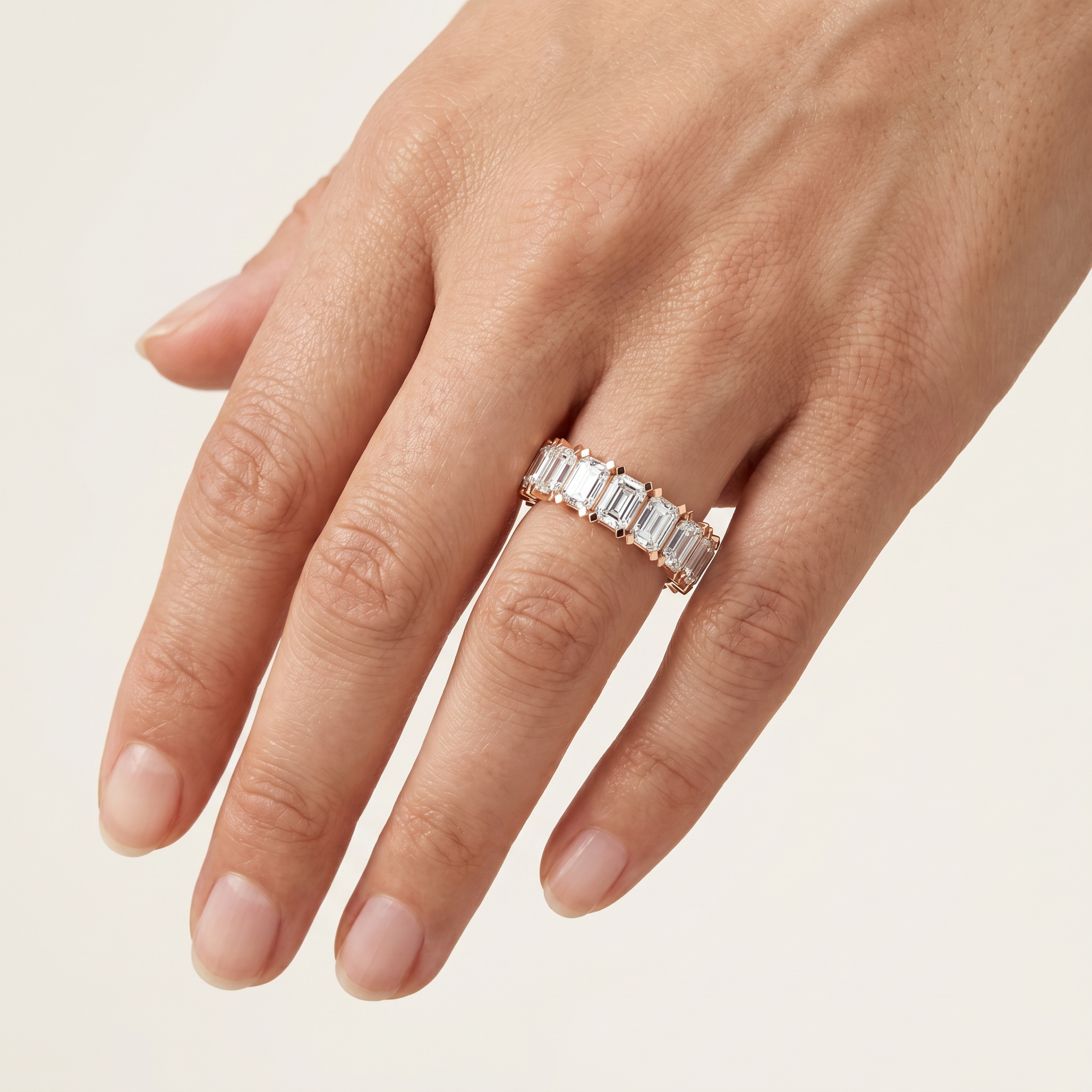_lifestyle_image@SKU:T1731-NADE05070004P #metal_14k-rose-gold+origin_lab-grown+quality_ef-vs2+