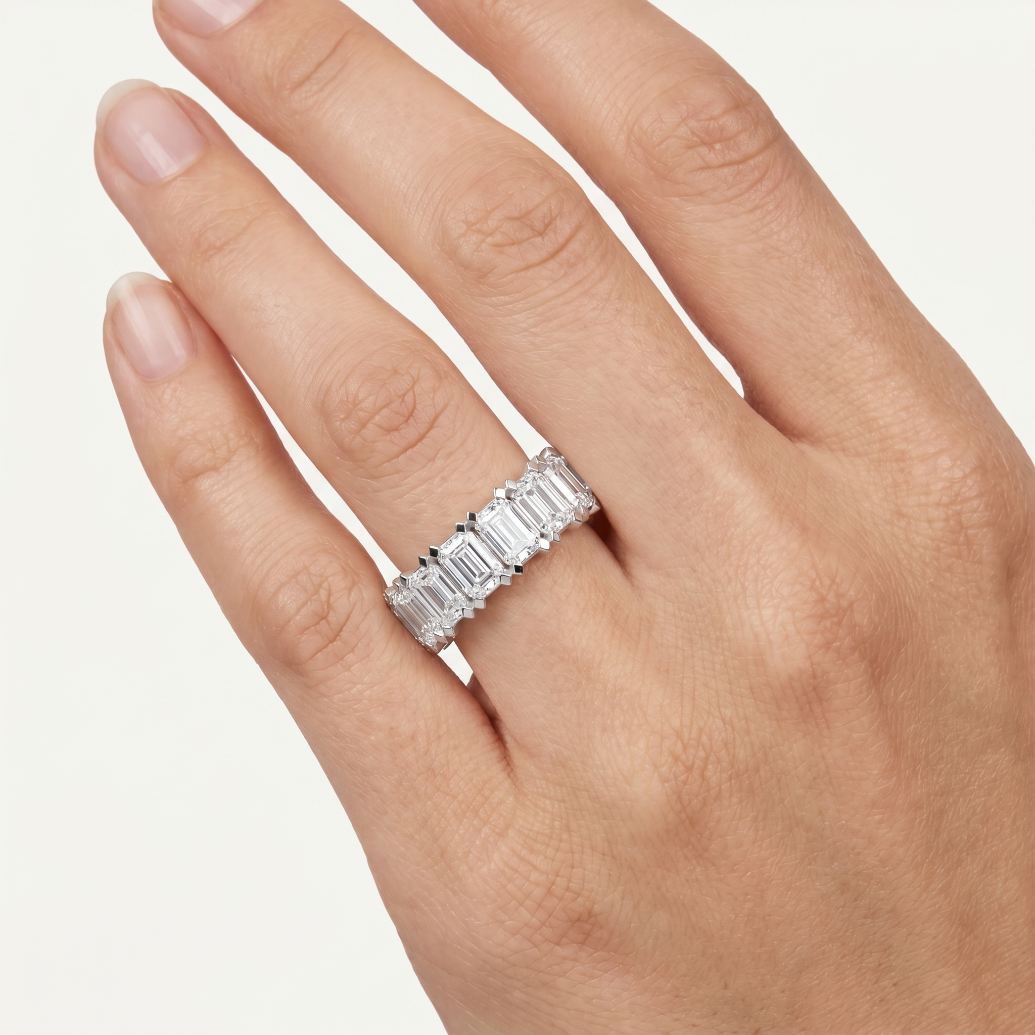 _lifestyle_image@SKU:T1731-NADE0507000PL #metal_platinum+origin_lab-grown+quality_ef-vs2+