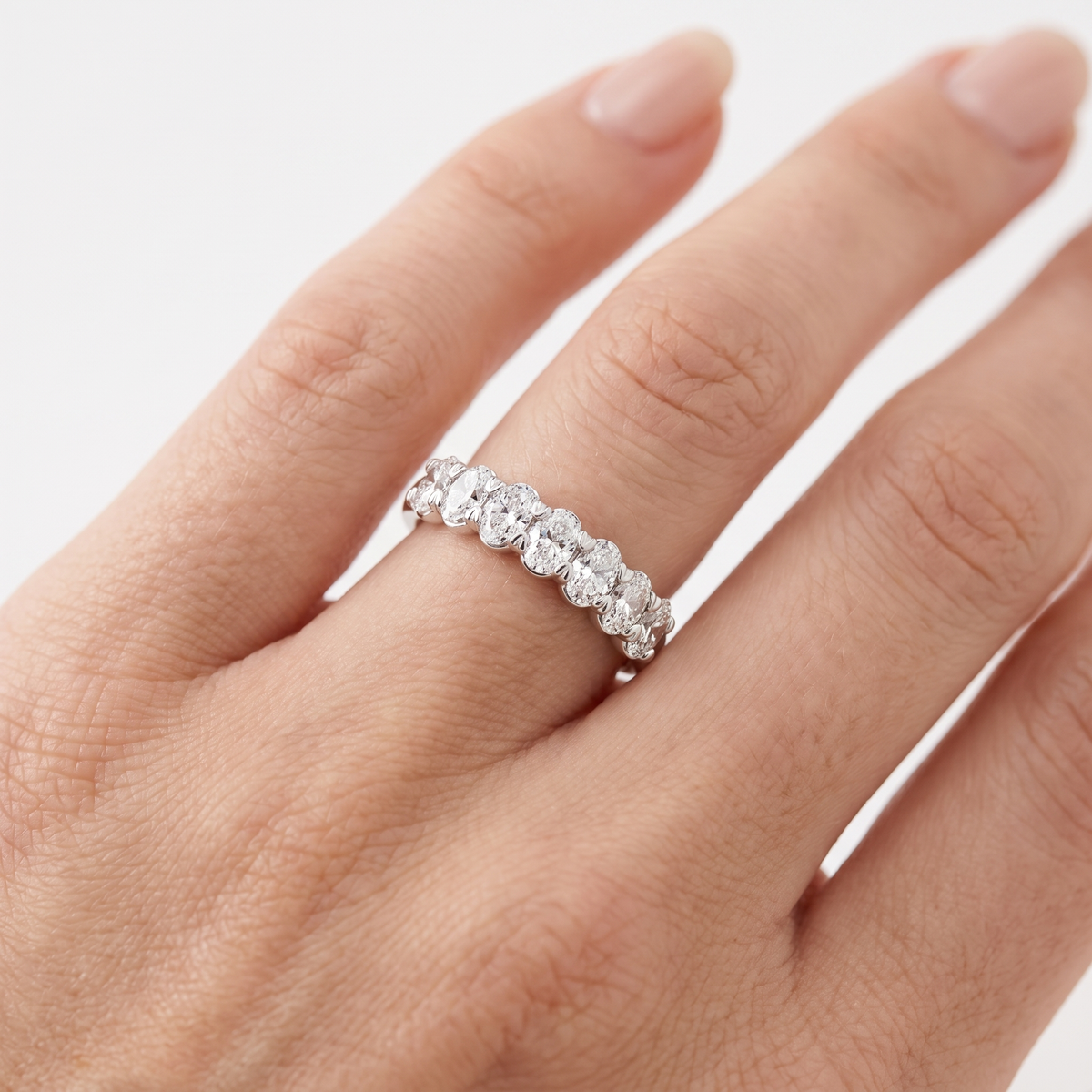 _lifestyle_image@SKU:A1173-LADO01020004W #metal_10k-white-gold+origin_lab-grown+quality_g-si