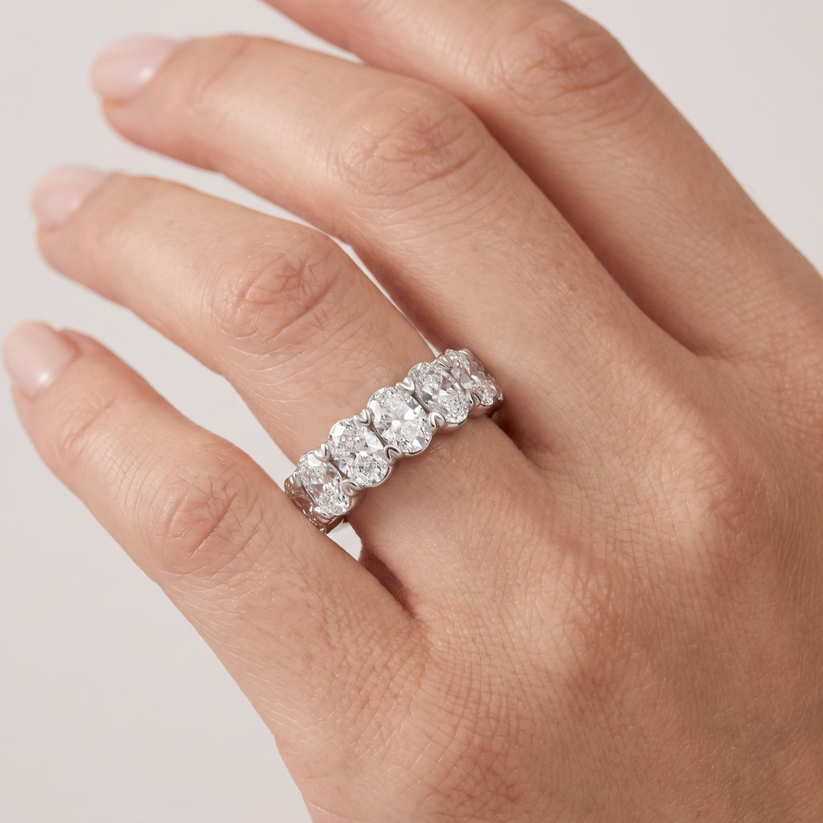 _lifestyle_image@SKU:A1173-NADO0205000PL #metal_platinum+origin_lab-grown+quality_ef-vs2+