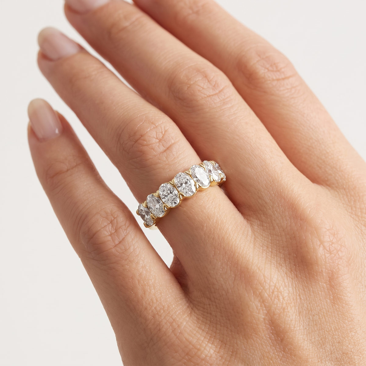 _lifestyle_image@SKU:A1173-LADO02050004Y #metal_10k-yellow-gold+origin_lab-grown+quality_g-si