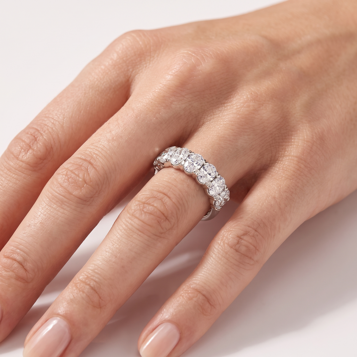 _lifestyle_image@SKU:A1173-NADO0300000PL #metal_platinum+origin_lab-grown+quality_ef-vs2+