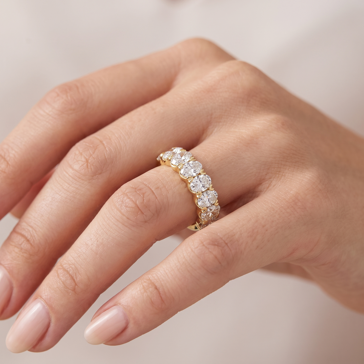_lifestyle_image@SKU:A1173-LADO03000004Y #metal_10k-yellow-gold+origin_lab-grown+quality_g-si