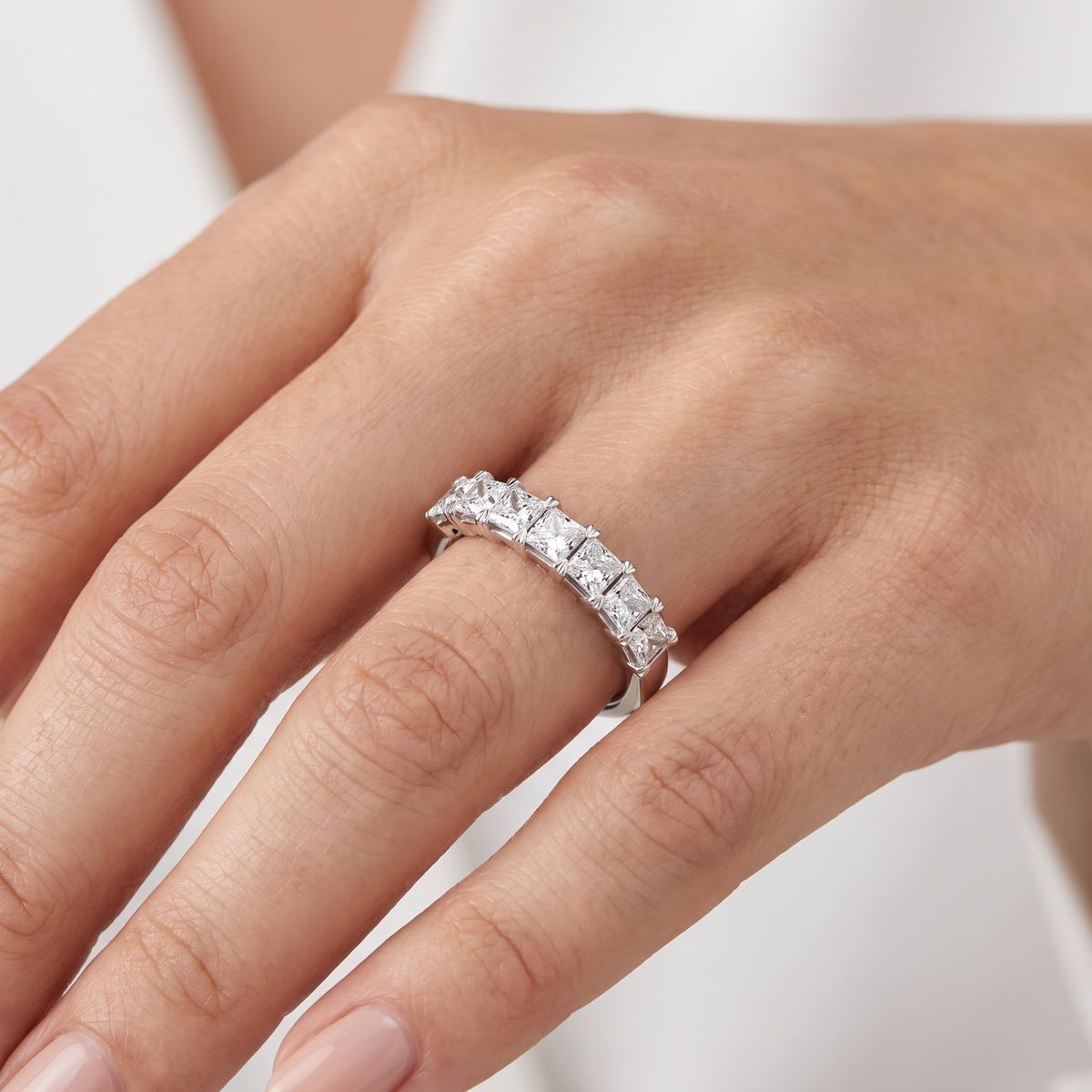 _lifestyle_image@SKU:A1173-NADP0100000PL #metal_platinum+origin_lab-grown+quality_ef-vs2+