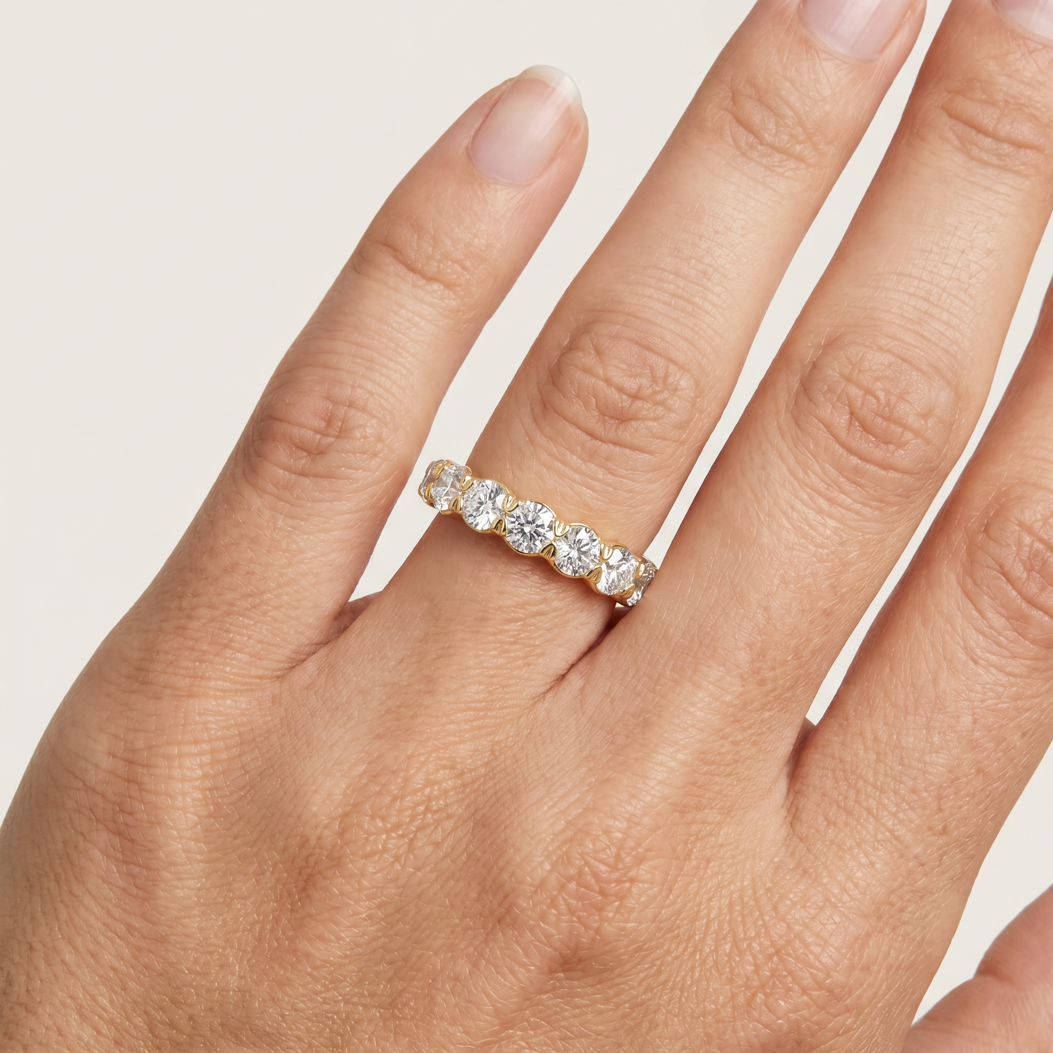 _lifestyle_image@SKU:A1173-LADR01000004Y #metal_10k-yellow-gold+origin_lab-grown+quality_g-si