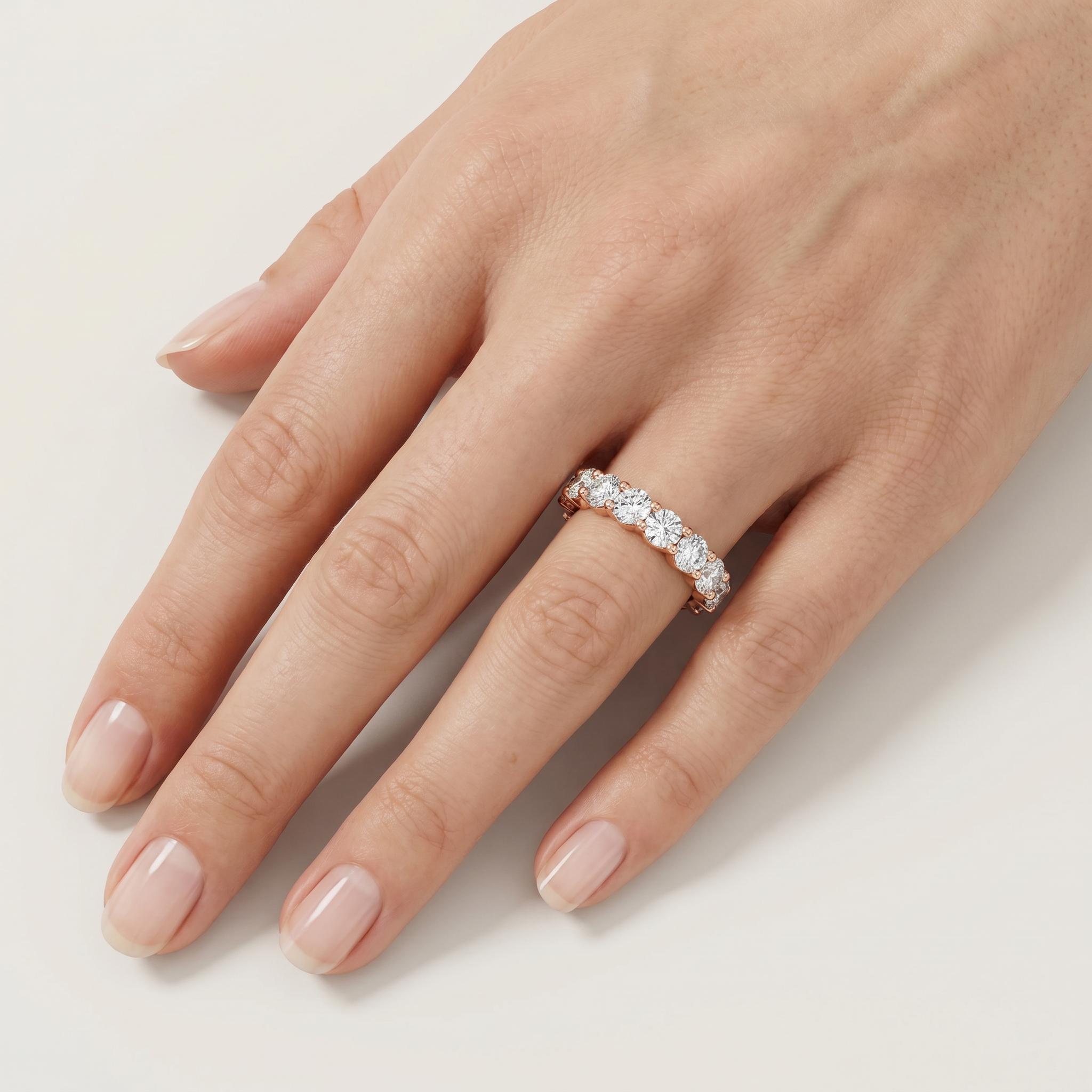 _lifestyle_image@SKU:T2986-LADR01980004P #metal_10k-rose-gold+origin_lab-grown+quality_g-si