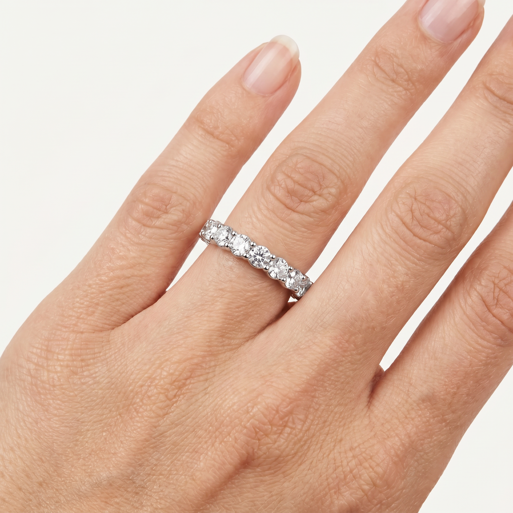_roll_image@SKU:T2986-LADR01980004W #metal_10k-white-gold+origin_lab-grown+quality_g-si