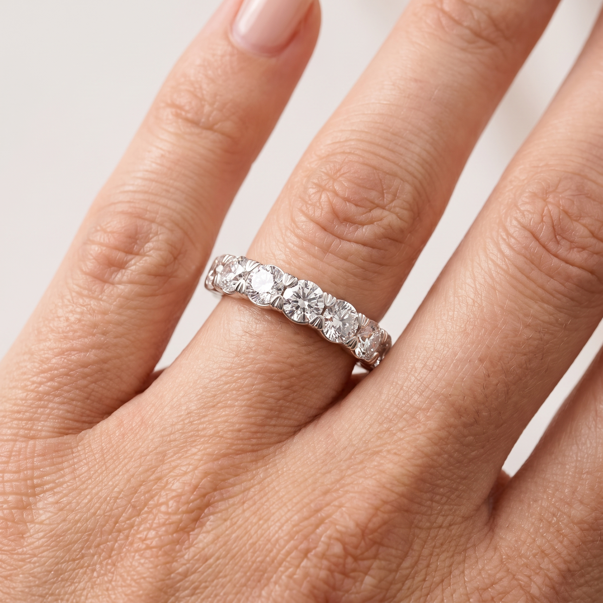 _lifestyle_image@SKU:A1173-NADR0300000PL #metal_platinum+origin_lab-grown+quality_ef-vs2+
