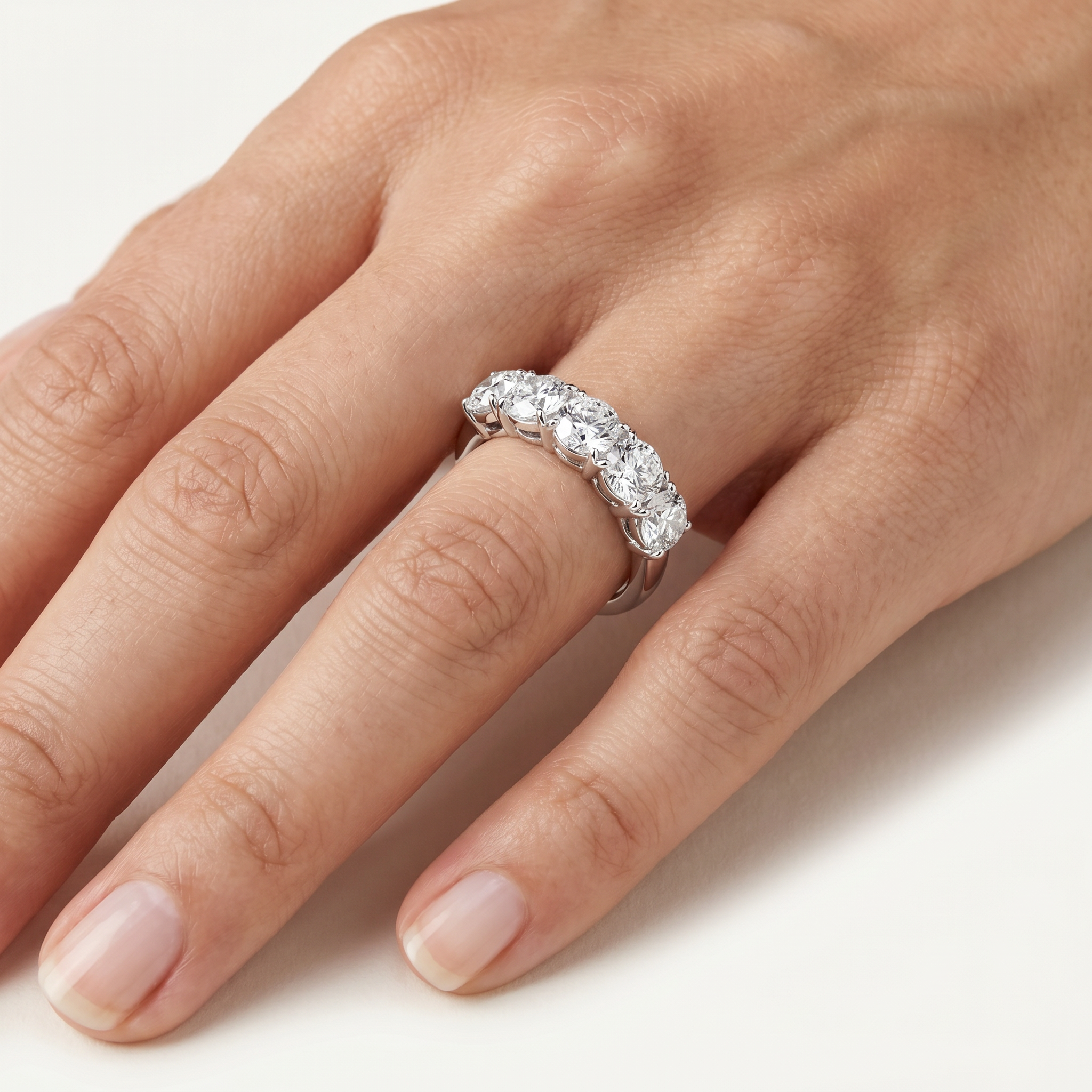 _lifestyle_image@SKU:A7730-LADR03000004W #metal_14k-white-gold+origin_lab-grown+quality_g-si