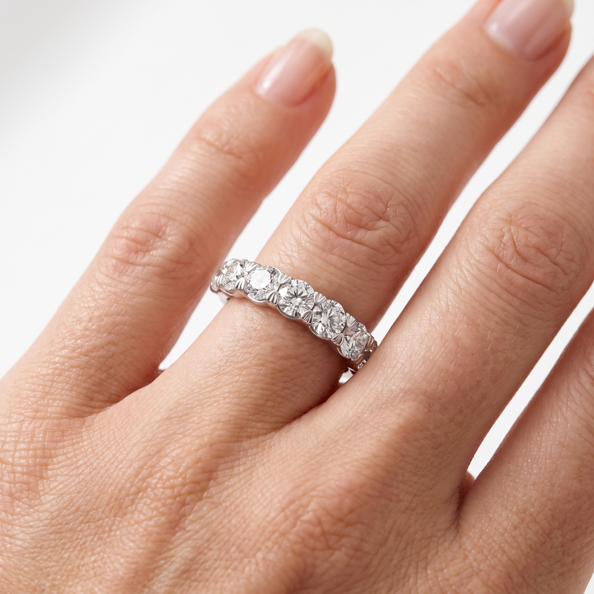 _lifestyle_image@SKU:A1173-NADR0400000PL #metal_platinum+origin_lab-grown+quality_ef-vs2+