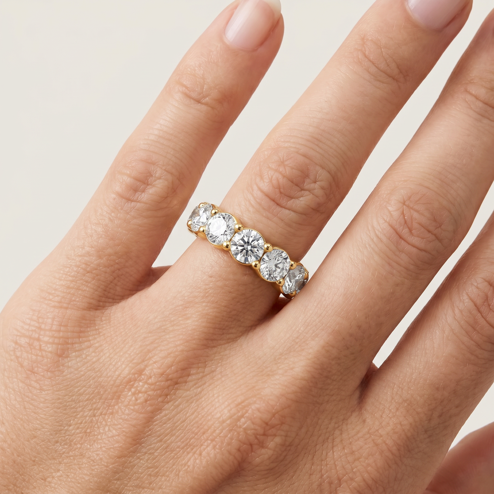 _lifestyle_image@SKU:T2986-LADR05180004Y #metal_10k-yellow-gold+origin_lab-grown+quality_g-si