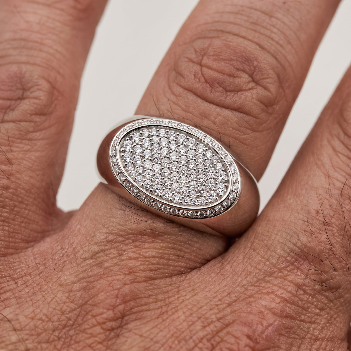 _lifestyle_image@SKU:M7989-LADR00640004W #metal_10k-white-gold+origin_lab-grown+quality_g-si