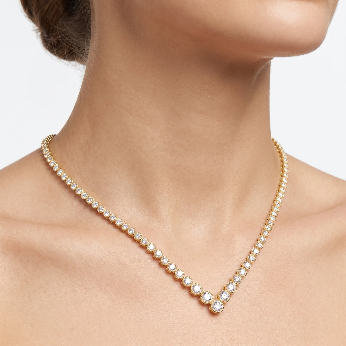 _lifestyle_image@SKU:N1196-LADR05000004Y #metal_10k-yellow-gold+origin_lab-grown+quality_g-si