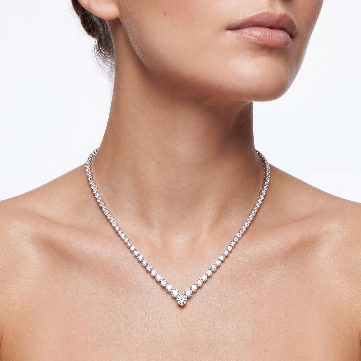 _lifestyle_image@SKU:N1196-LADR07000004W #metal_10k-white-gold+origin_lab-grown+quality_g-si