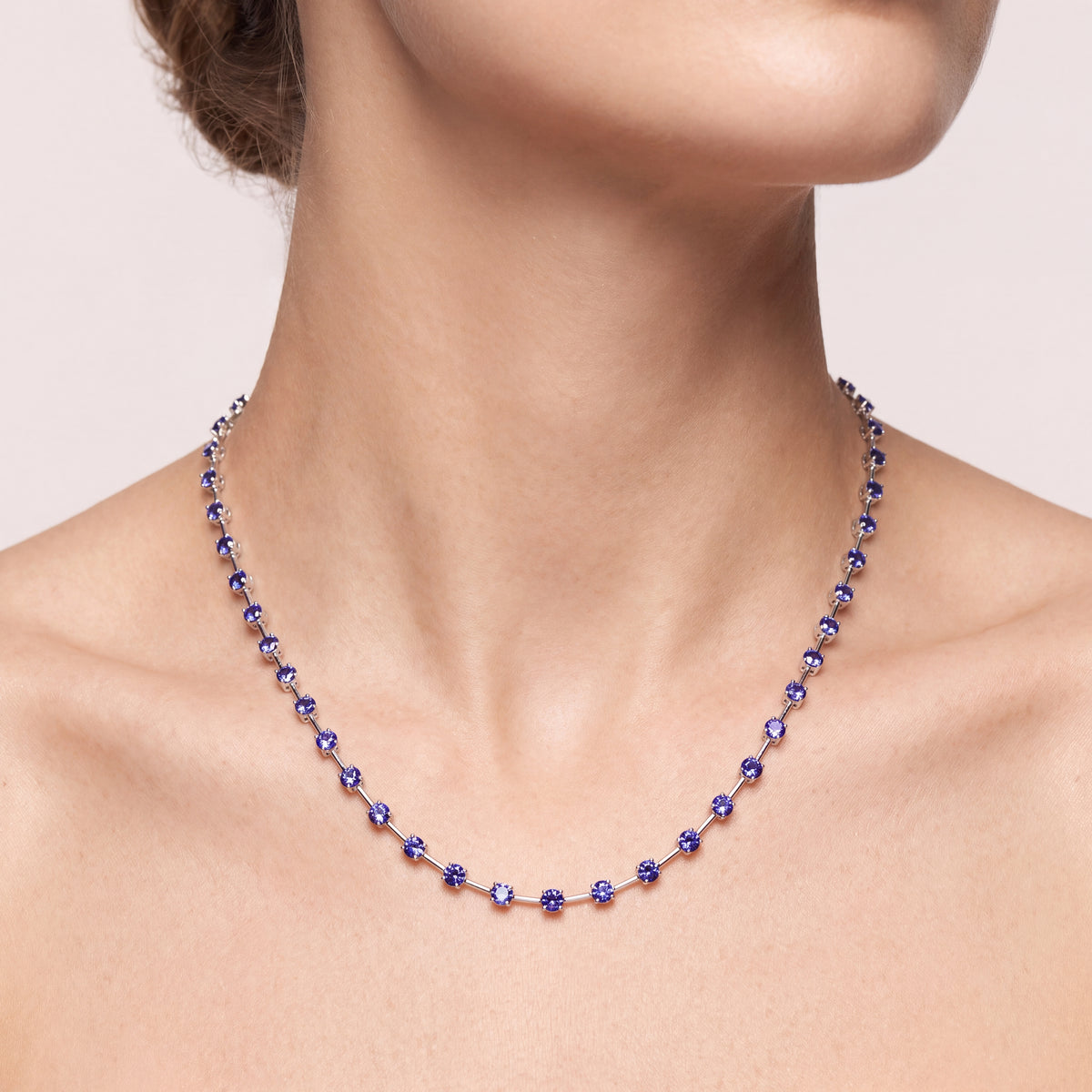 _lifestyle_image@SKU:N251G-AXGR05010004W #metal_10k-white-gold+origin_lab-created