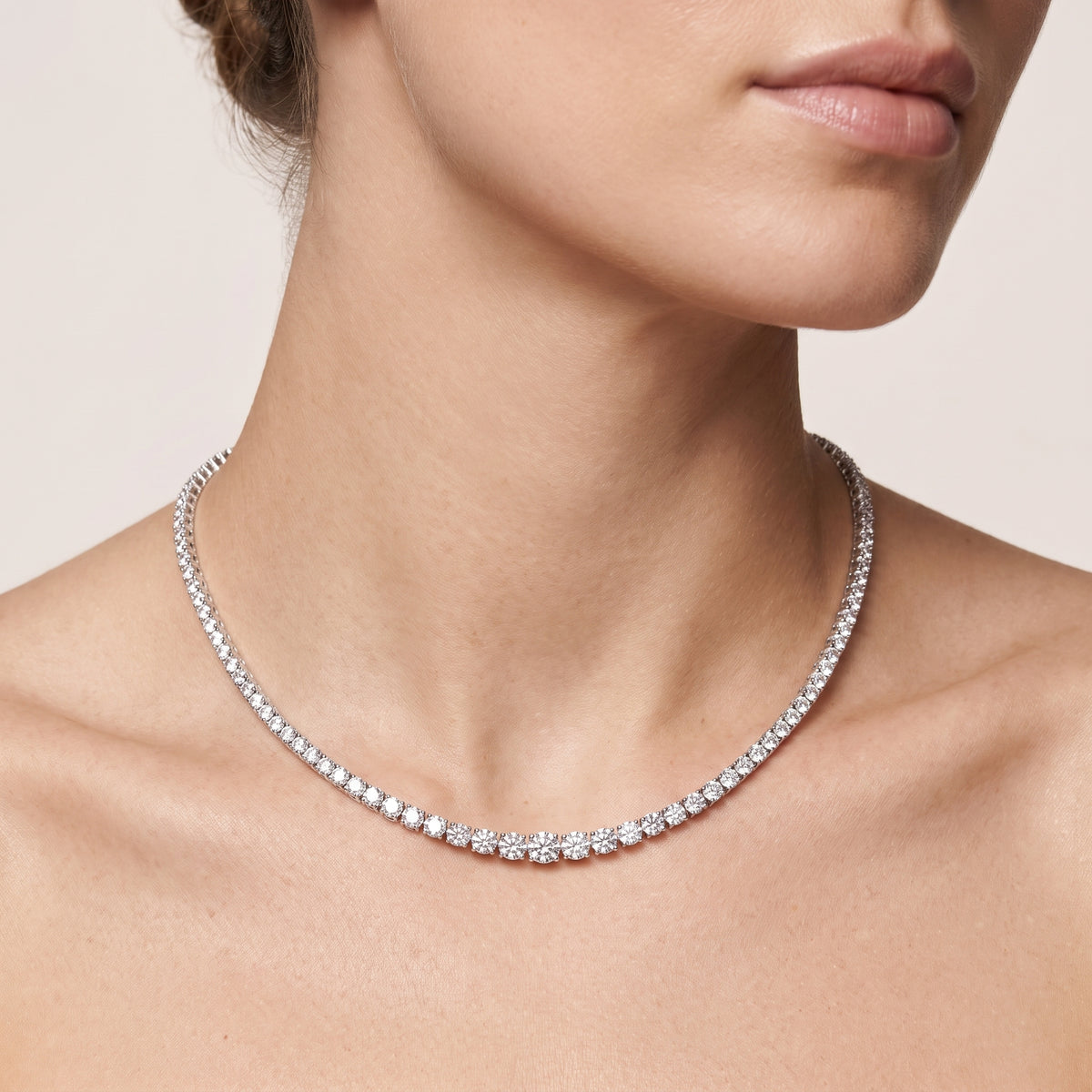_lifestyle_image@SKU:N2582-LADR0520000DW #metal_silver+origin_lab-grown+quality_g-si