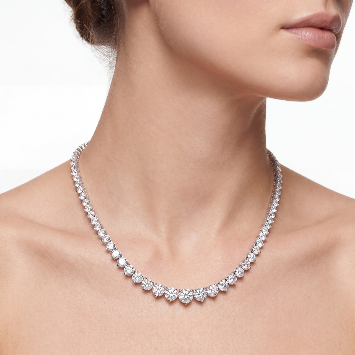 _lifestyle_image@SKU:N2582-LADR0732000DW #metal_silver+origin_lab-grown+quality_g-si