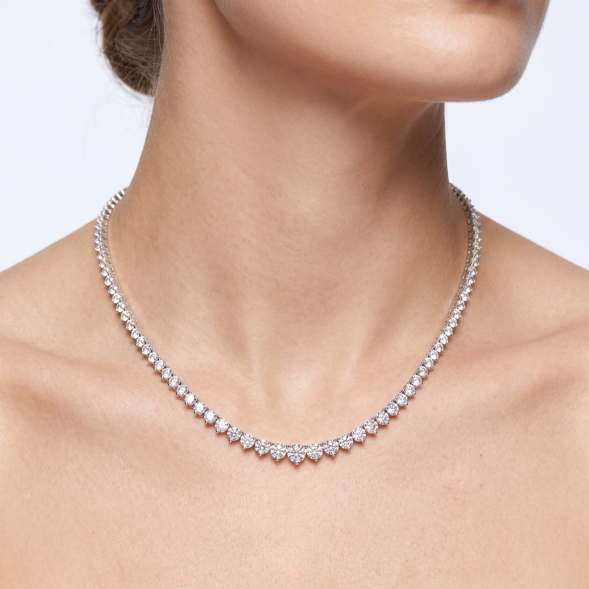_lifestyle_image@SKU:N2582-LADR1076000DW #metal_silver+origin_lab-grown+quality_g-si