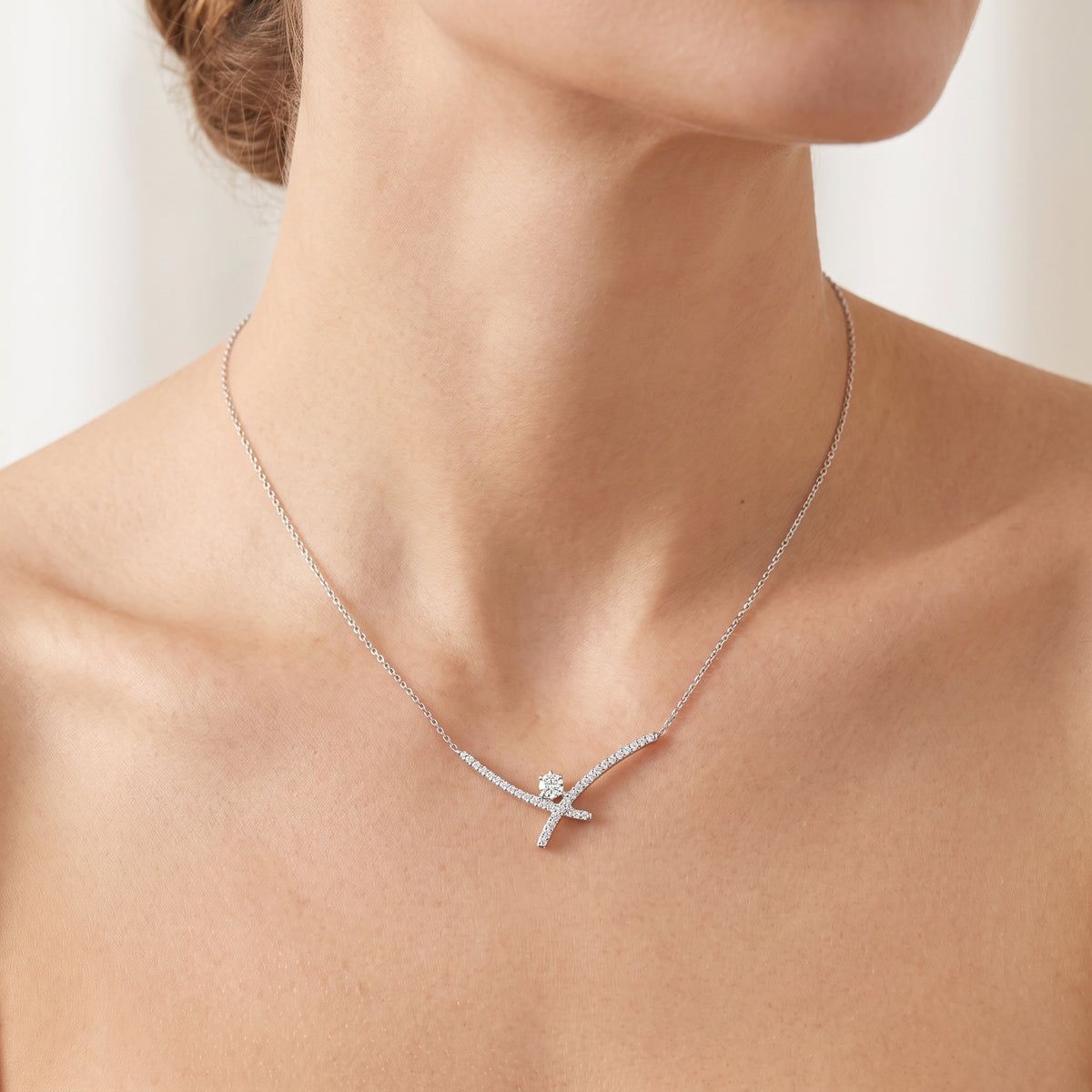 _lifestyle_image@SKU:N3514-LADR00820004W #metal_10k-white-gold+origin_lab-grown+quality_g-si