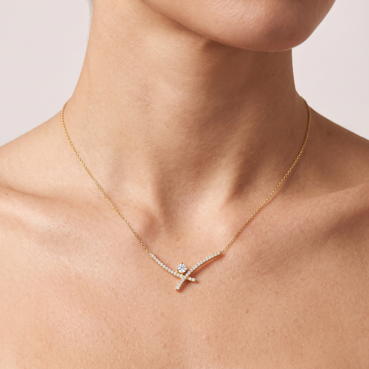 _lifestyle_image@SKU:N3514-LADR00820004Y #metal_10k-yellow-gold+origin_lab-grown+quality_g-si