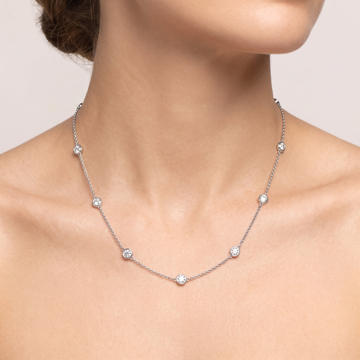 _lifestyle_image@SKU:N6973-LADR0200000DW #metal_silver+origin_lab-grown+quality_g-si
