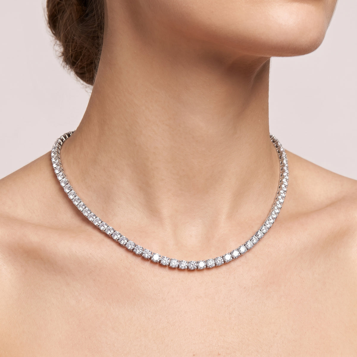 _lifestyle_image@SKU:N7728-LADR1000000DW-16 #metal_silver+origin_lab-grown+necklace-length-inches_16-inch
