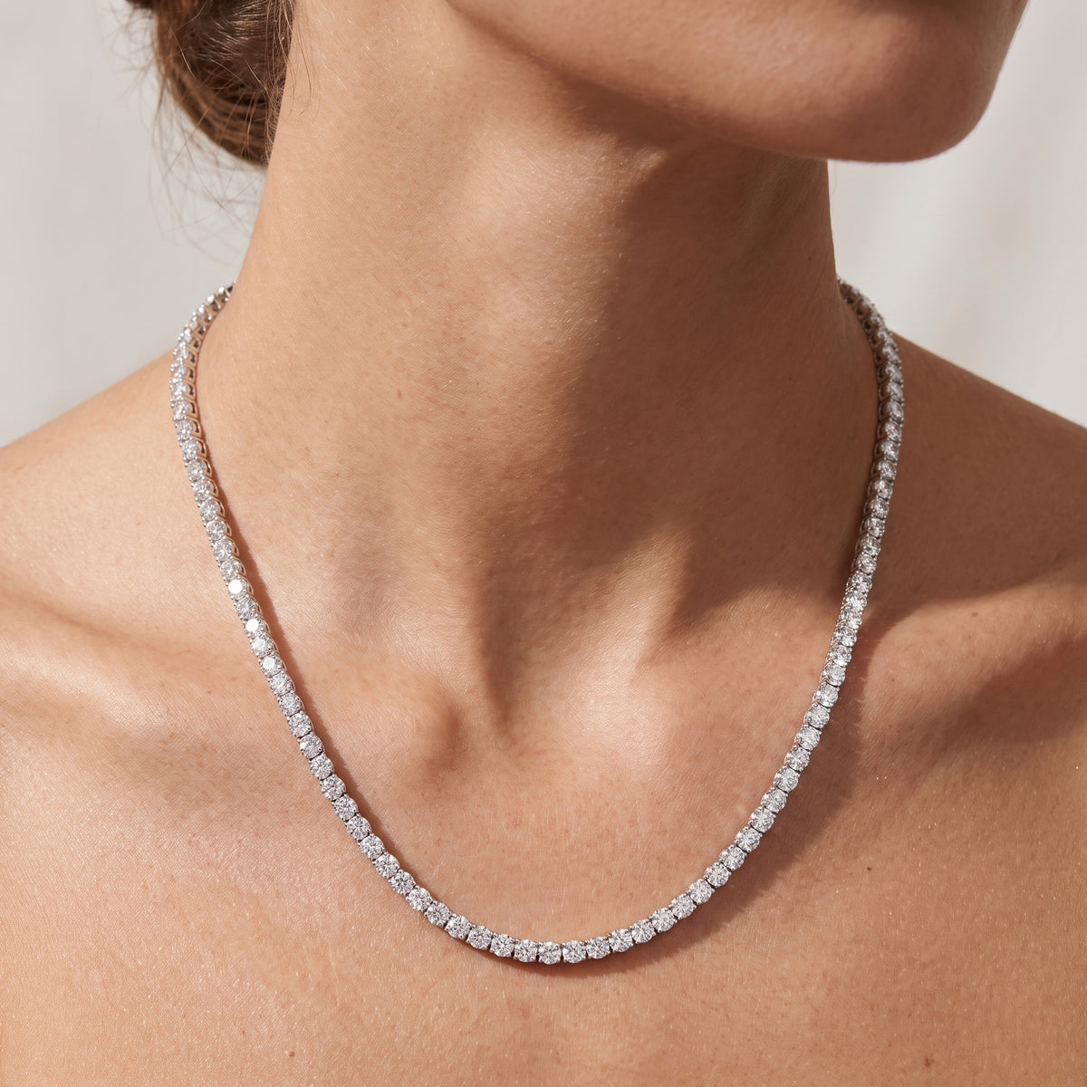 _lifestyle_image@SKU:N7728-LADR1000000DW-18 #metal_silver+origin_lab-grown+necklace-length-inches_16-inch-2-inch-extender