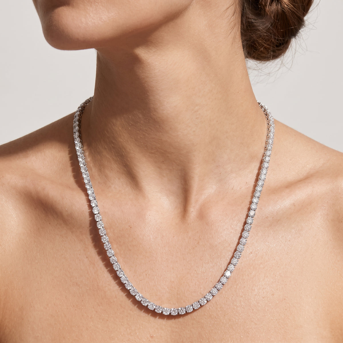 _lifestyle_image@SKU:N7728-LADR2000000DW-20 #metal_silver+origin_lab-grown+necklace-length-inches_16-inch-4-inch-extender
