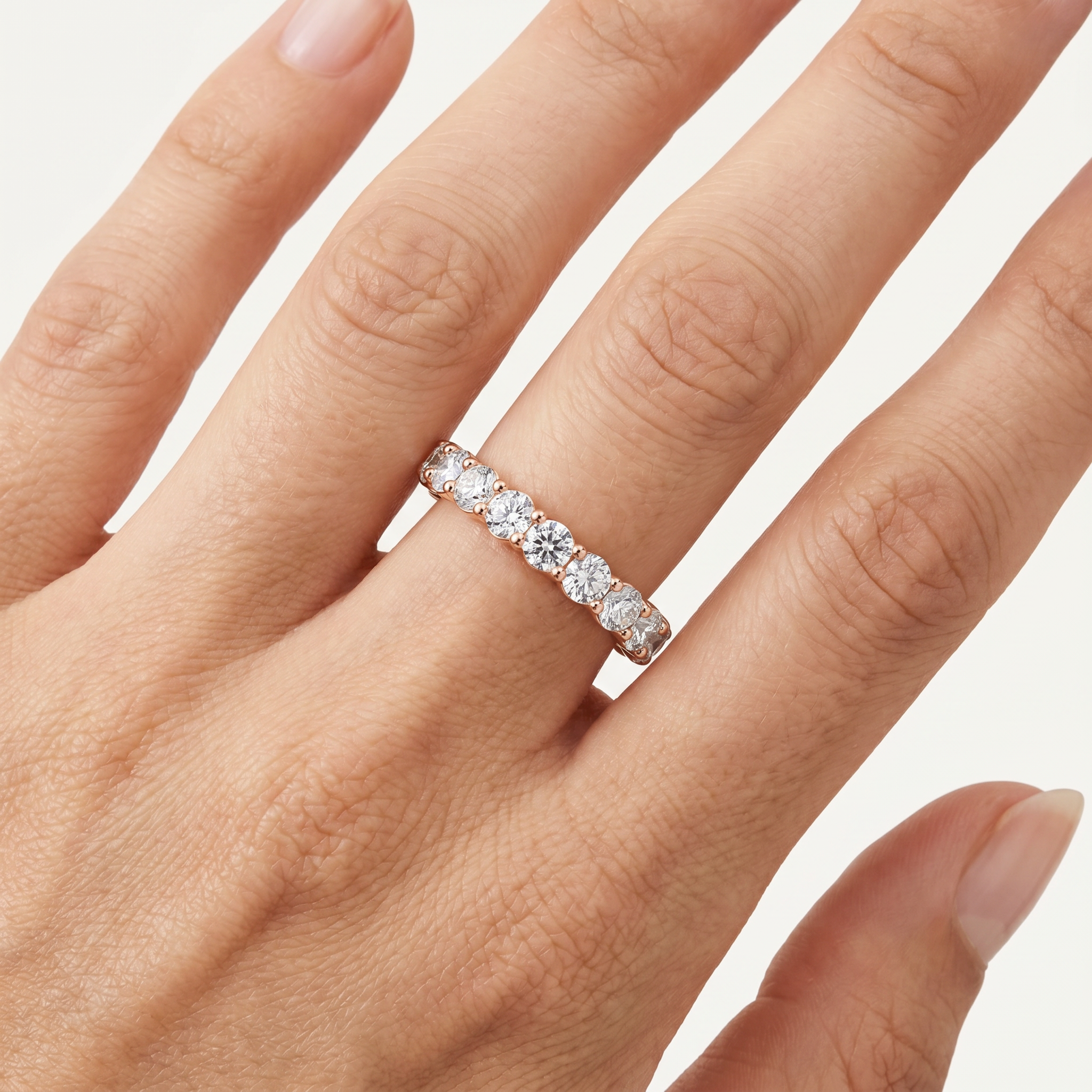 _lifestyle_image@SKU:T2986-NADR01980004P #metal_14k-rose-gold+origin_lab-grown+quality_ef-vs2+