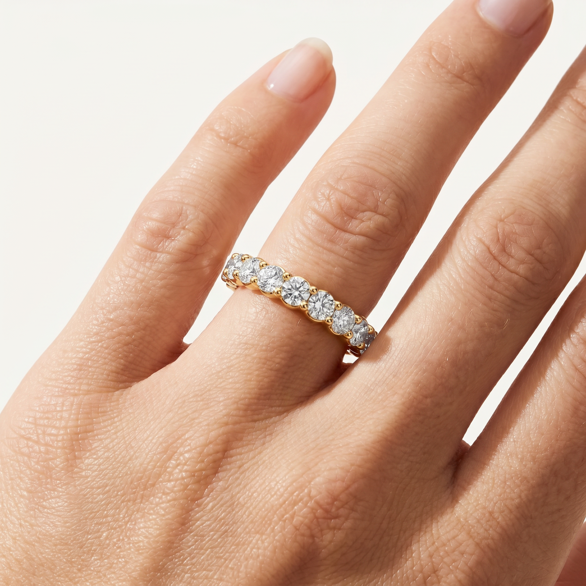 _lifestyle_image@SKU:T2986-NADR01980004Y #metal_14k-yellow-gold+origin_lab-grown+quality_ef-vs2+