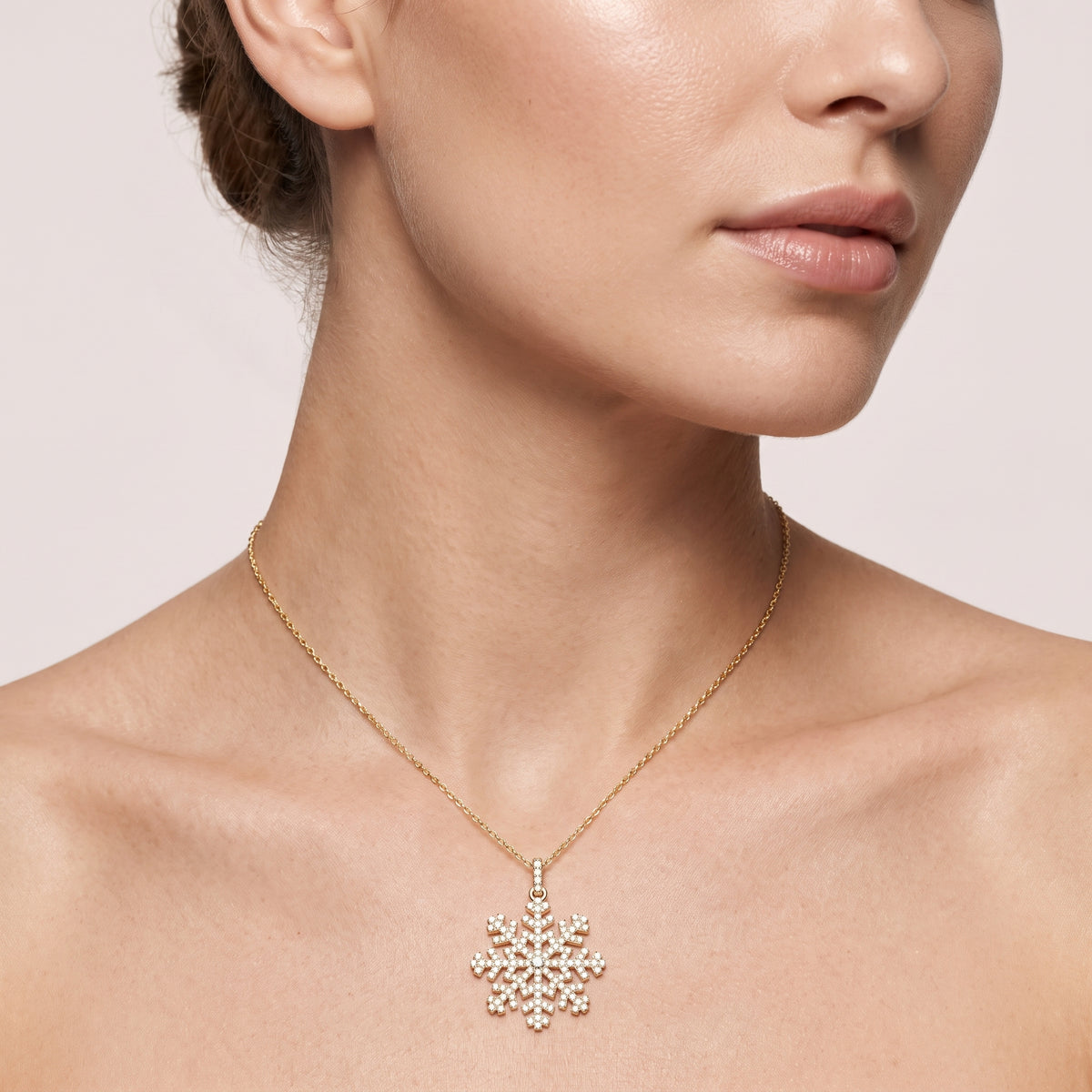 _lifestyle_image@SKU:P0804-LADR00750004Y #metal_10k-yellow-gold+origin_lab-grown+quality_g-si