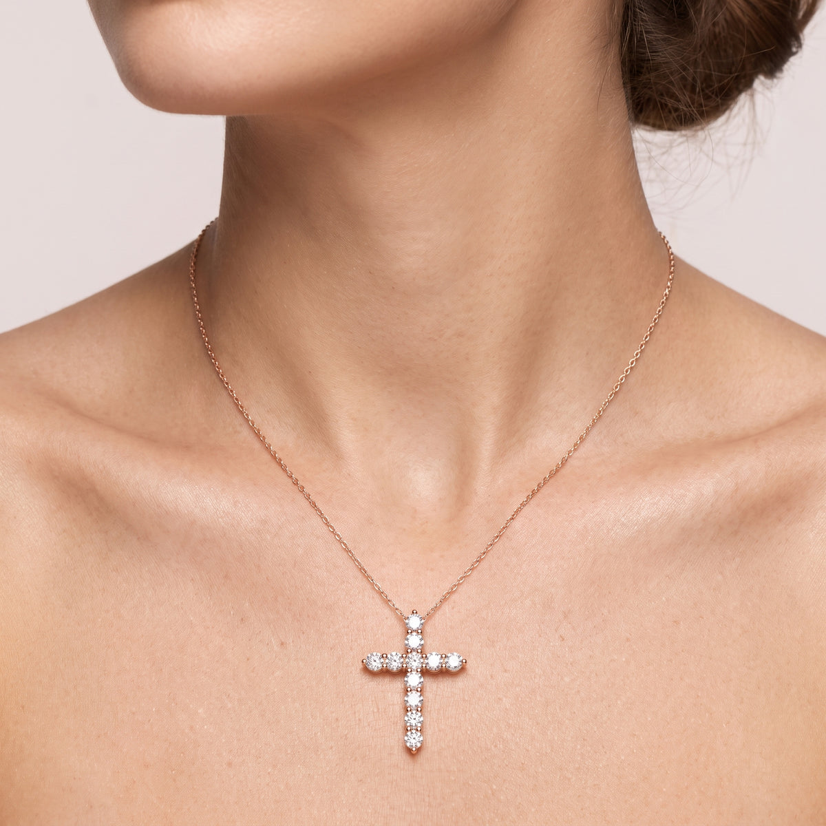 _lifestyle_image@SKU:P0960-LADR01000004P #metal_10k-rose-gold+origin_lab-grown+quality_g-si
