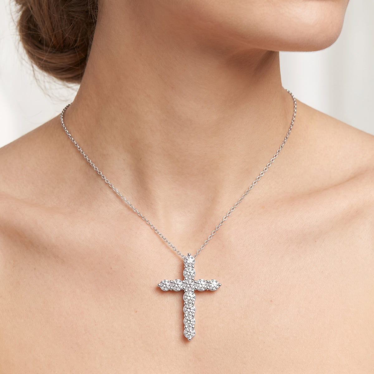 _lifestyle_image@SKU:P0960-LADR0100000DW #metal_silver+origin_lab-grown+quality_g-si