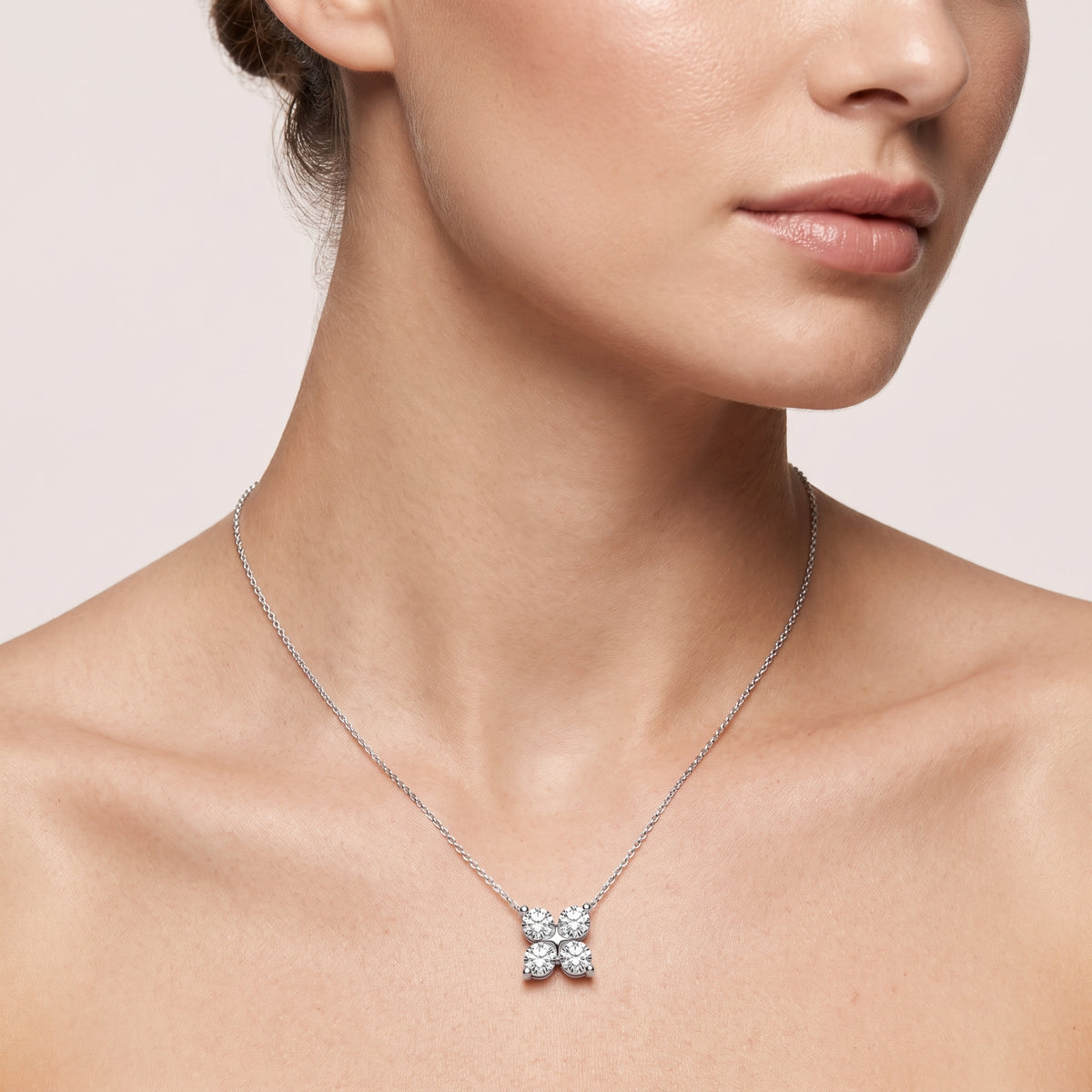 _lifestyle_image@SKU:P1071-LADR0148000PL #metal_silver+origin_lab-grown+quality_g-si