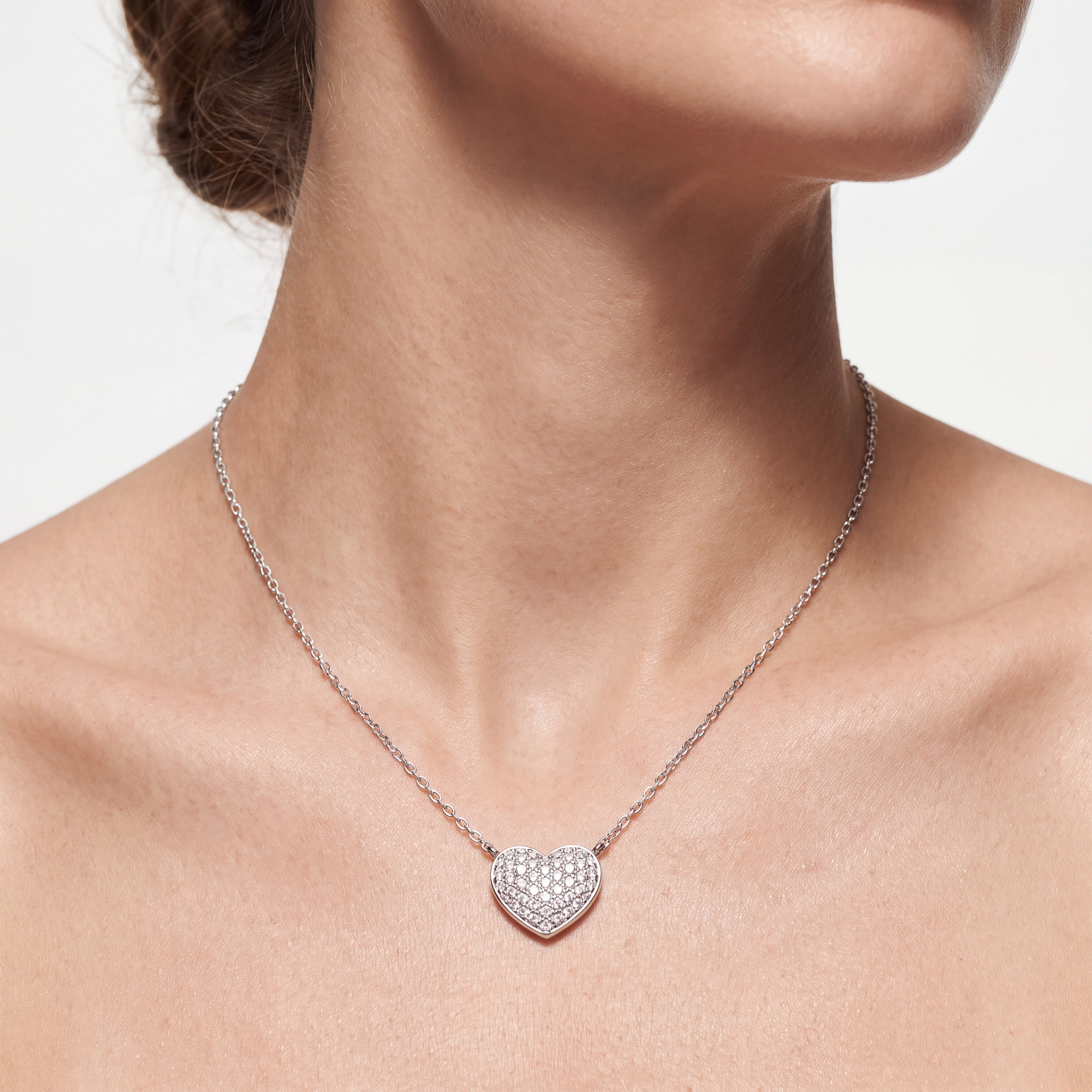_lifestyle_image@SKU:P1090-LADR0025000DW #metal_silver+origin_lab-grown+quality_g-si