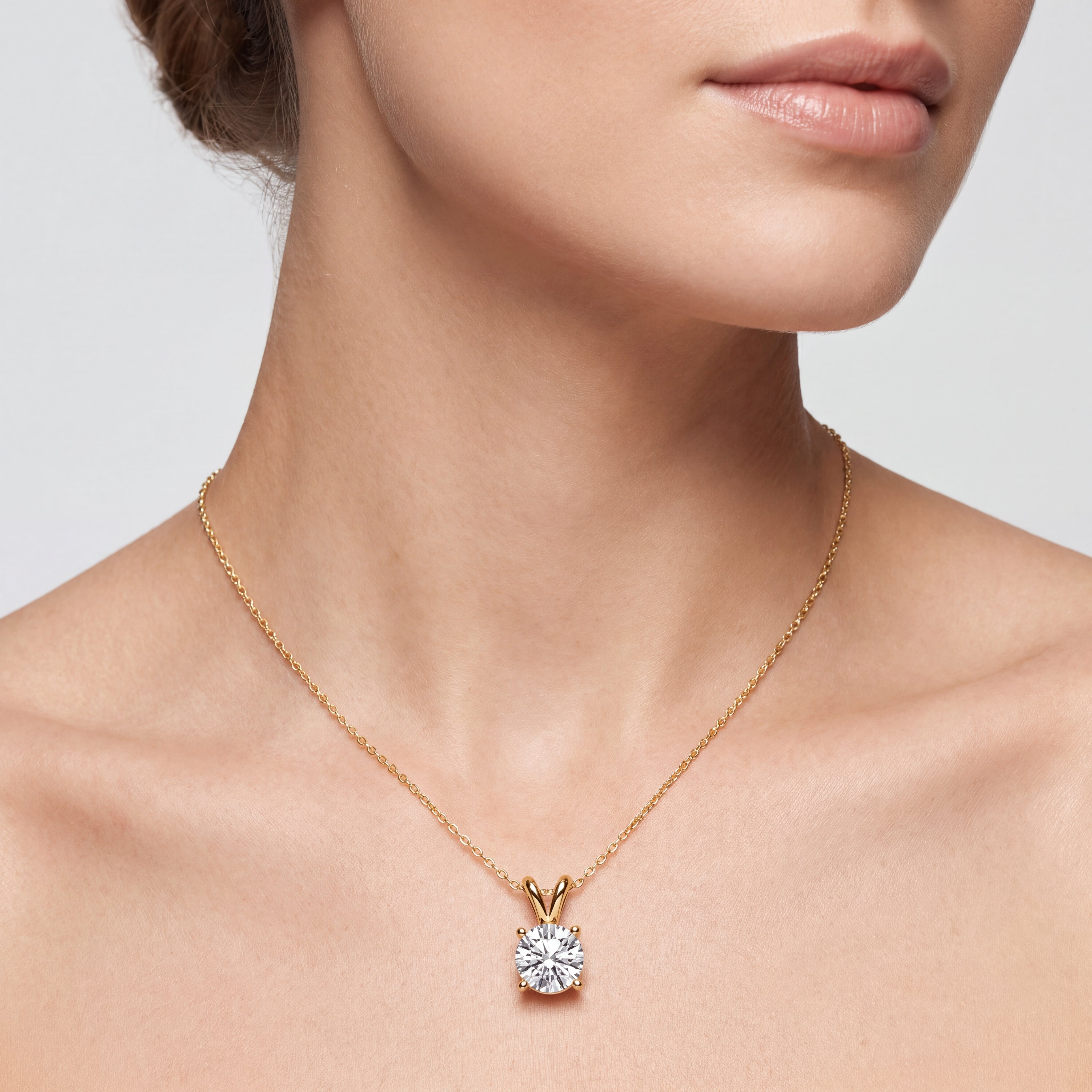 _lifestyle_image@SKU:P1149-LADR01000004Y #metal_10k-yellow-gold+origin_lab-grown+quality_g-si