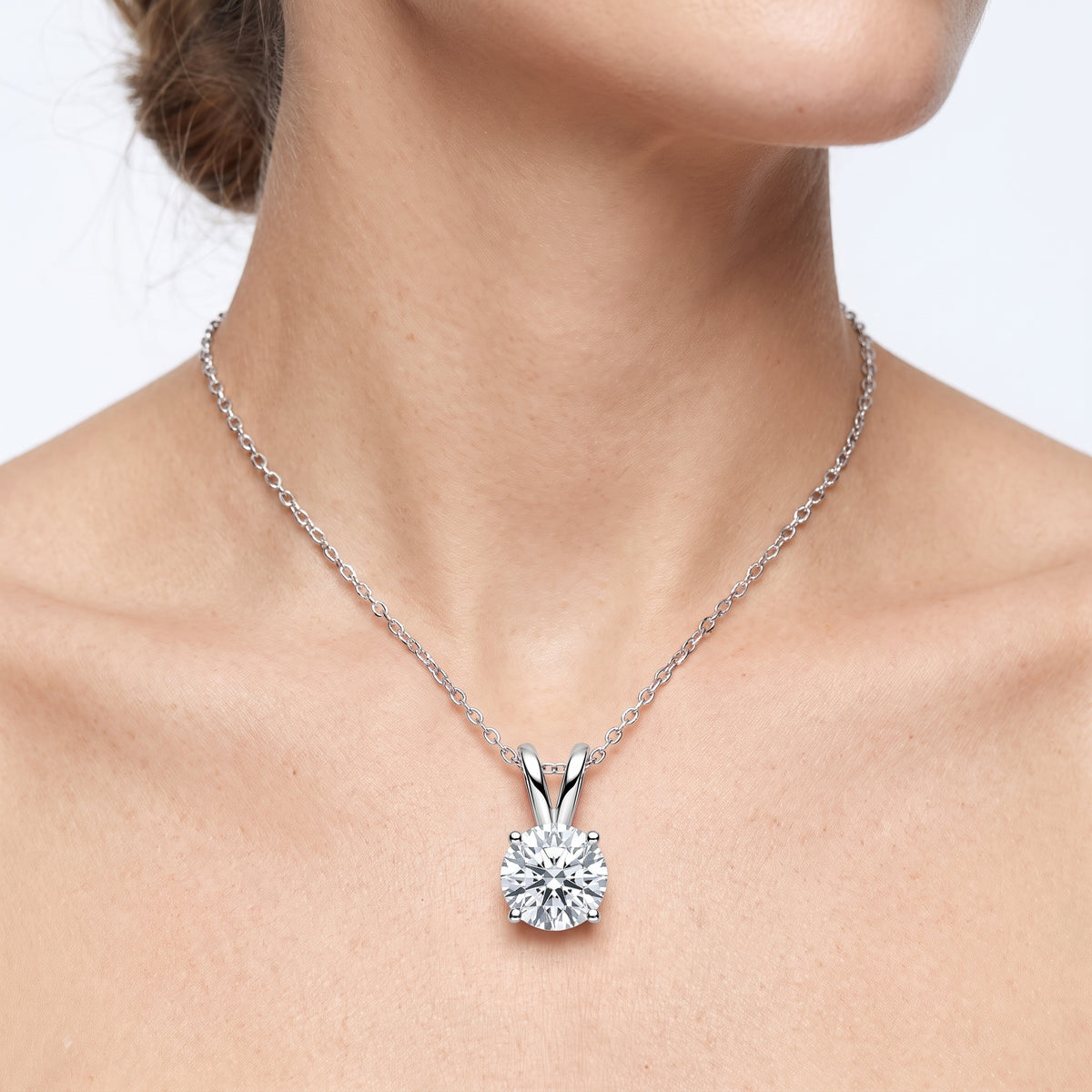 _lifestyle_image@SKU:P1149-LADR02000004W #metal_10k-white-gold+origin_lab-grown+quality_g-si