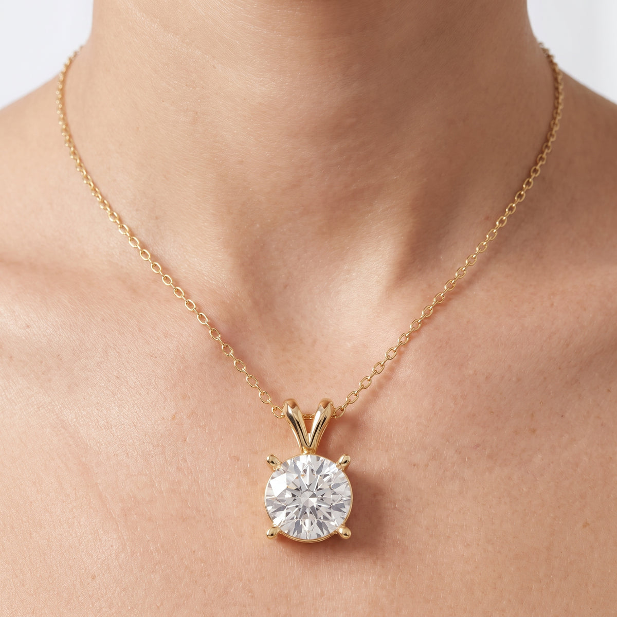_lifestyle_image@SKU:P1149-LADR02000004Y #metal_10k-yellow-gold+origin_lab-grown+quality_g-si