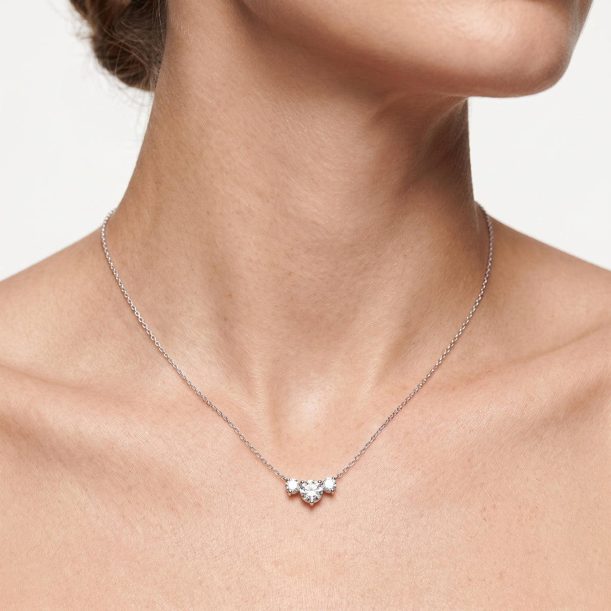 _lifestyle_image@SKU:P1229-LADR0050000PL #metal_silver+origin_lab-grown+quality_g-si