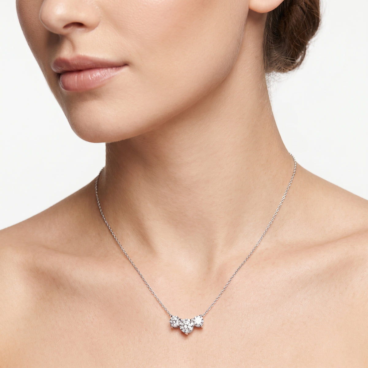 _lifestyle_image@SKU:P1229-LADR01000004W #metal_10k-white-gold+origin_lab-grown+quality_g-si
