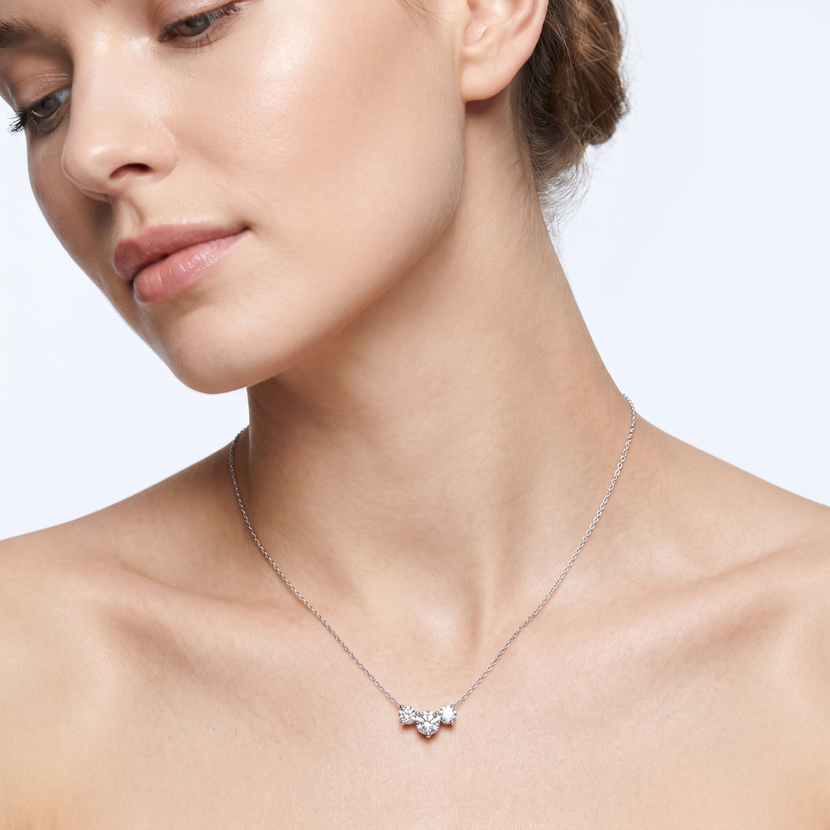 _lifestyle_image@SKU:P1229-LADR01500004W #metal_10k-white-gold+origin_lab-grown+quality_g-si