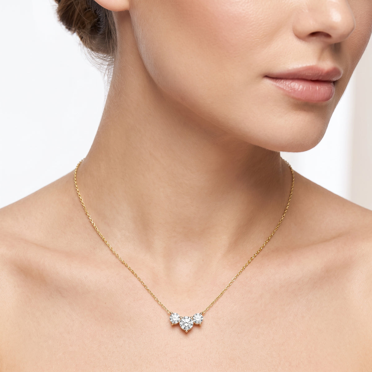 _lifestyle_image@SKU:P1229-LADR01500004Y #metal_10k-yellow-gold+origin_lab-grown+quality_g-si