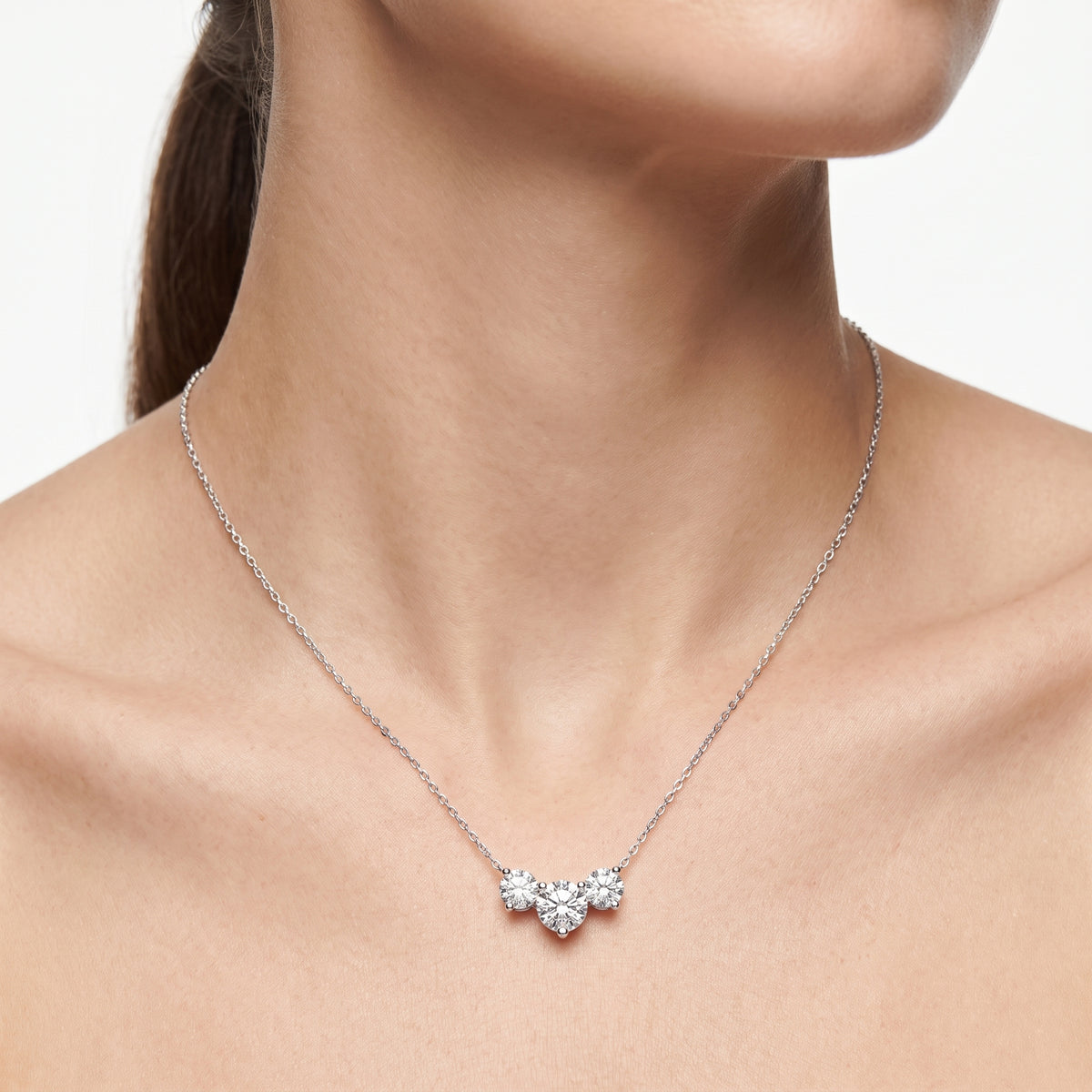 _lifestyle_image@SKU:P1229-LADR0150000PL #metal_silver+origin_lab-grown+quality_g-si