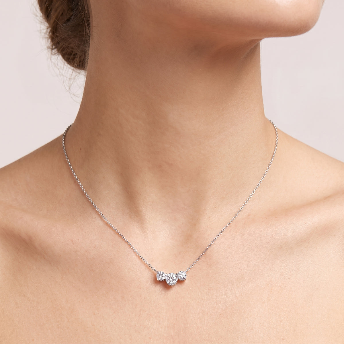 _lifestyle_image@SKU:P1229-LADR02000004W #metal_10k-white-gold+origin_lab-grown+quality_g-si