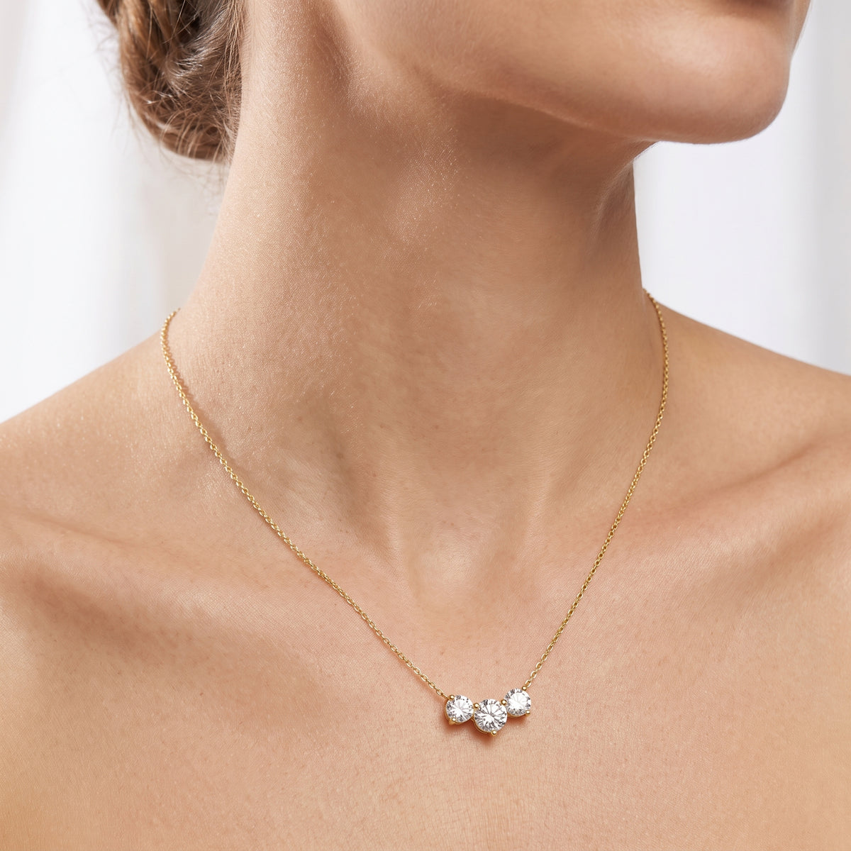_lifestyle_image@SKU:P1229-LADR02000004Y #metal_10k-yellow-gold+origin_lab-grown+quality_g-si