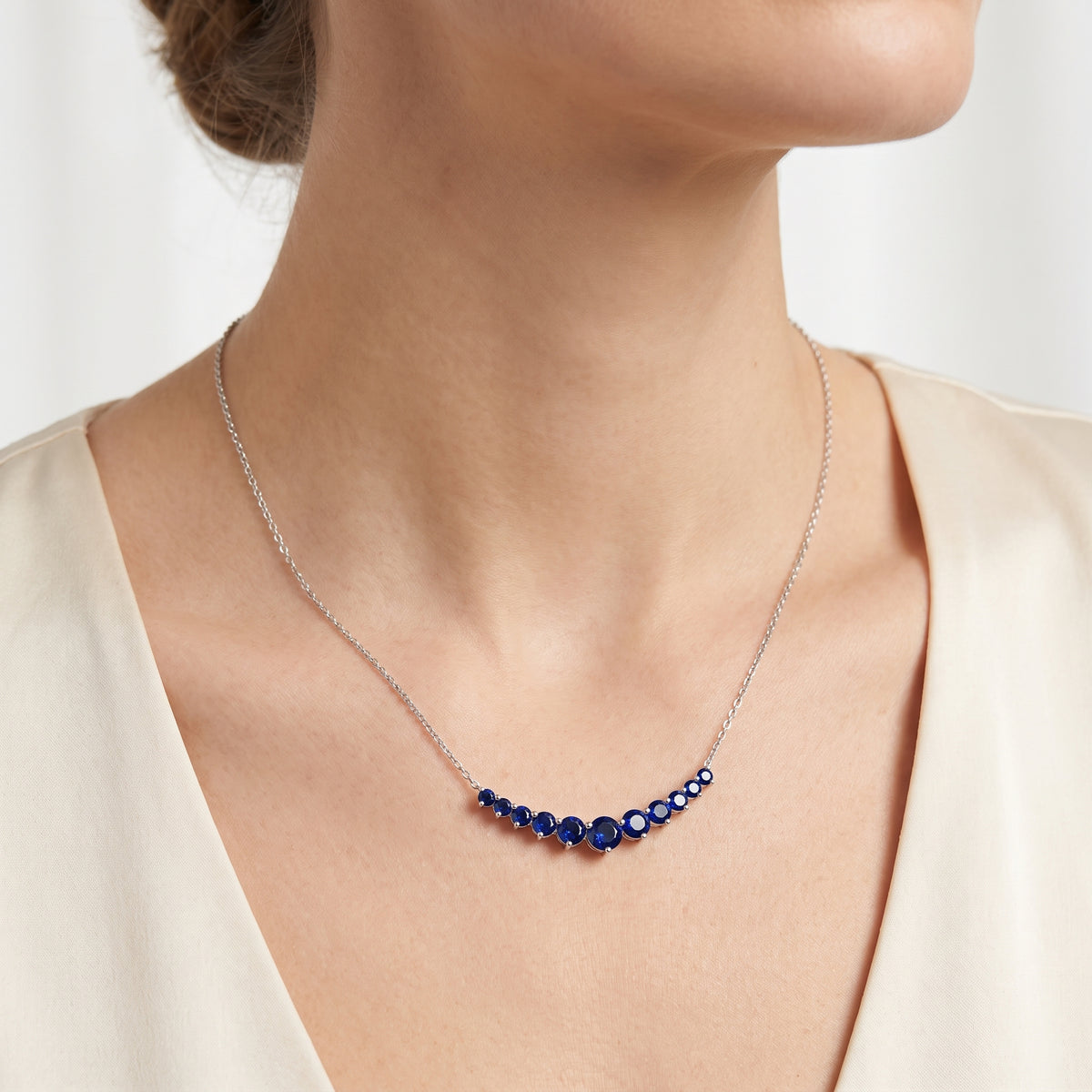 _lifestyle_image@SKU:P1232-BSGR02000004W #metal_10k-white-gold+origin_lab-created