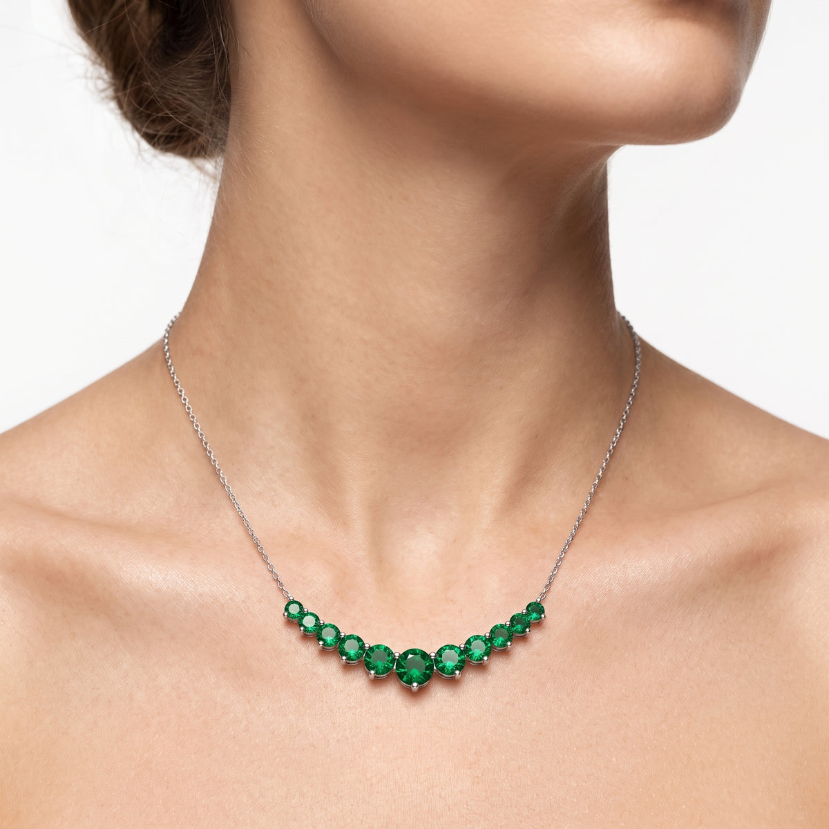 _lifestyle_image@SKU:P1232-EMGR0200000PL #metal_silver+origin_lab-created